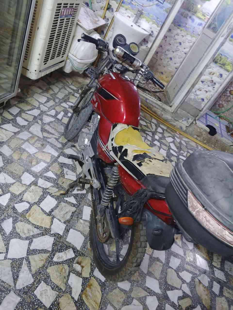للبيع دراجه يوماهه درجه نضيفه محركهه وتيراتهه ودبلات كلهن شغالت درجه نقصهه دوشمه وا جملغ المامي ول كبريتر تعبان ريدهه بي 350وبيهه مجال متوزي عل بيعه مكاني بغداد مدينة الصدر رقم ***********
