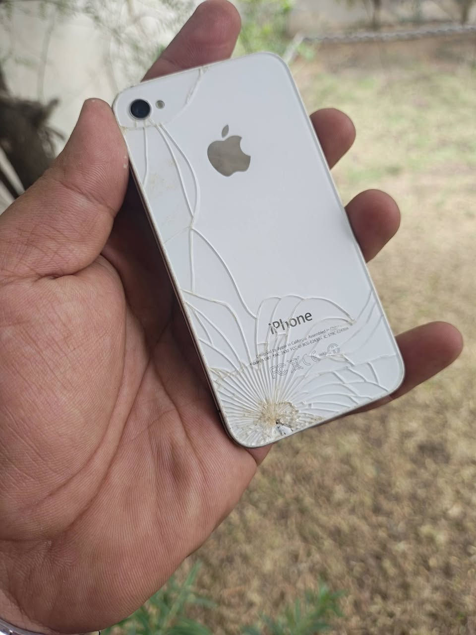 ايفون 4S • شغال • فيه فطور