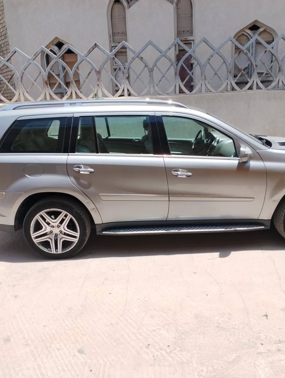 مارسيدس 450GL  موديل 2010 سبعه راكب ويل كب رياضي 21AMG    وارد أمريكي  حادث ركن الدعاميه من جهة العبري ما عابره وموجوده على الكوكل  مكان. ناصريه. سعر 220$  اتصل. على رقم ***********
