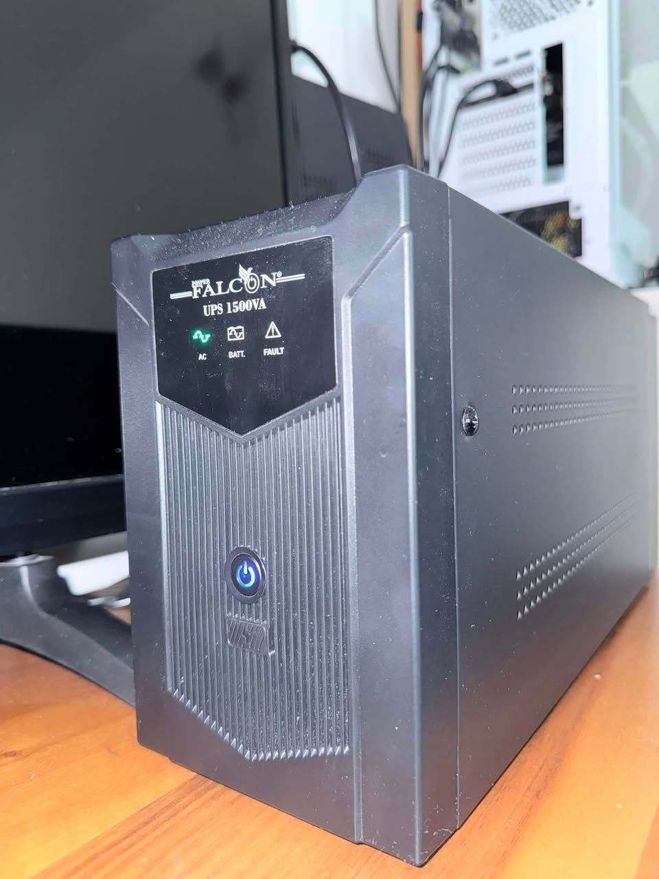 السلام عليكم حاسبات pc ثنين للبيع
اولاً البيضه مواصفات كرت شاشته 4060msi 8g rtx 

معالج رايزن 5 5500

رامات من تي فورس 8*2 16g

مذربورد msi a 520m pro مع هادرات ثنين 1تيرا وثاني 256g

مبرد معالج rgp

اضاءه rgp إخفاء وايرات كرت ولمذربورد 2

كيس لون ابيض 4فانات

مع كيبورد وماوس وشاشه من نوع zxt  فريم165 ،1k

مع مايك وستاند ومكسر وحامل يدات ومايك rgp مع سماعه نضيفه كلش لقطع الي مذكوره كلهن جدد وياهن ستتم سماعات مع ubs 1kvجديد كلش من شركه falcon مع كيبوردات 3اضافيه

مع ماوس باد حجم كبير  سعر : 1200

للتواصل ؛ ***********

______________________________________________

ثانياً لpc الأسود مواصفات كرت شاشه 4070rtx ti 12g rgp 3fan من شركه GEFORCE

مذربورد msi b650 دبل هاارد m.2 واحد 512 وثاني 2تيرا 

معالج رايزن 7 8900g  مع مبرد غازي اصلي 

رامات من تي فورس ddr5 32g 16*2 rgp 

كيس من هيرو كير 7فان لون اسود 

مع شاشتين شاشه الاولى لون ابيض 2ك 245فريم 

شاشه ثانيه لون اسود 1ك 70فريم 

كيبورد من أتاك شارك ابو شاشه مع مايك من fifineاصلي rgp

مع سماعه من اجازج اصليه ام لمايك وكل لقطه جديده الي بلحاسبيتن مع ups اونلاين 2kv مع سماعه تنحط تحت شاشه بلوتوث اصليه كلش صوته قويه وتصير مسطره مع ويب كام 4ك اصليه مع ماوس من لوجتك يجي 12زر إضافي مع ماوس باد حجم كبير 

مجمعهن صار تقريبا 5اشهر

سعر: 2500

العنوان بغداد البياع الشرطه الرابعه 
للتواصل ؛ ***********
