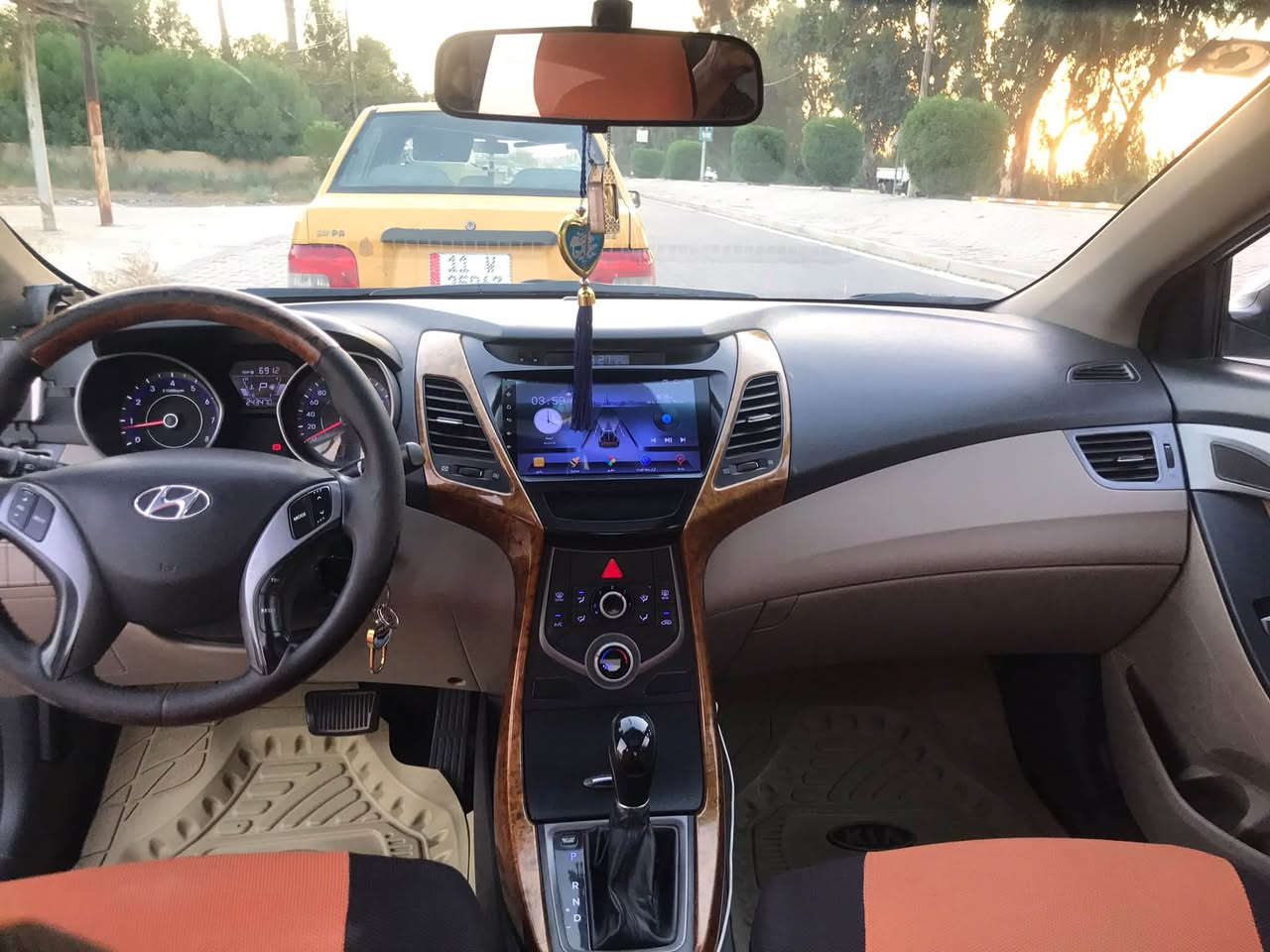 سلام عليكم
عندي الانترا ٢٠١٦
خليجي السياره
محرك ١٨٠٠
سياره نضيفه بس بيه اشويه صبغ مشلع
مثل ماواضج بصوره 
كير محرك تبريد خير من الله
تخم تايم شادله 
ورقم جديد
وسنويه جديده
والسياره مال بيت
والشراي بيه خير ويدلال 
والسعر ١٢٢وبيه مجال للطيبين 
وهذه رقم تلفون  ***********
