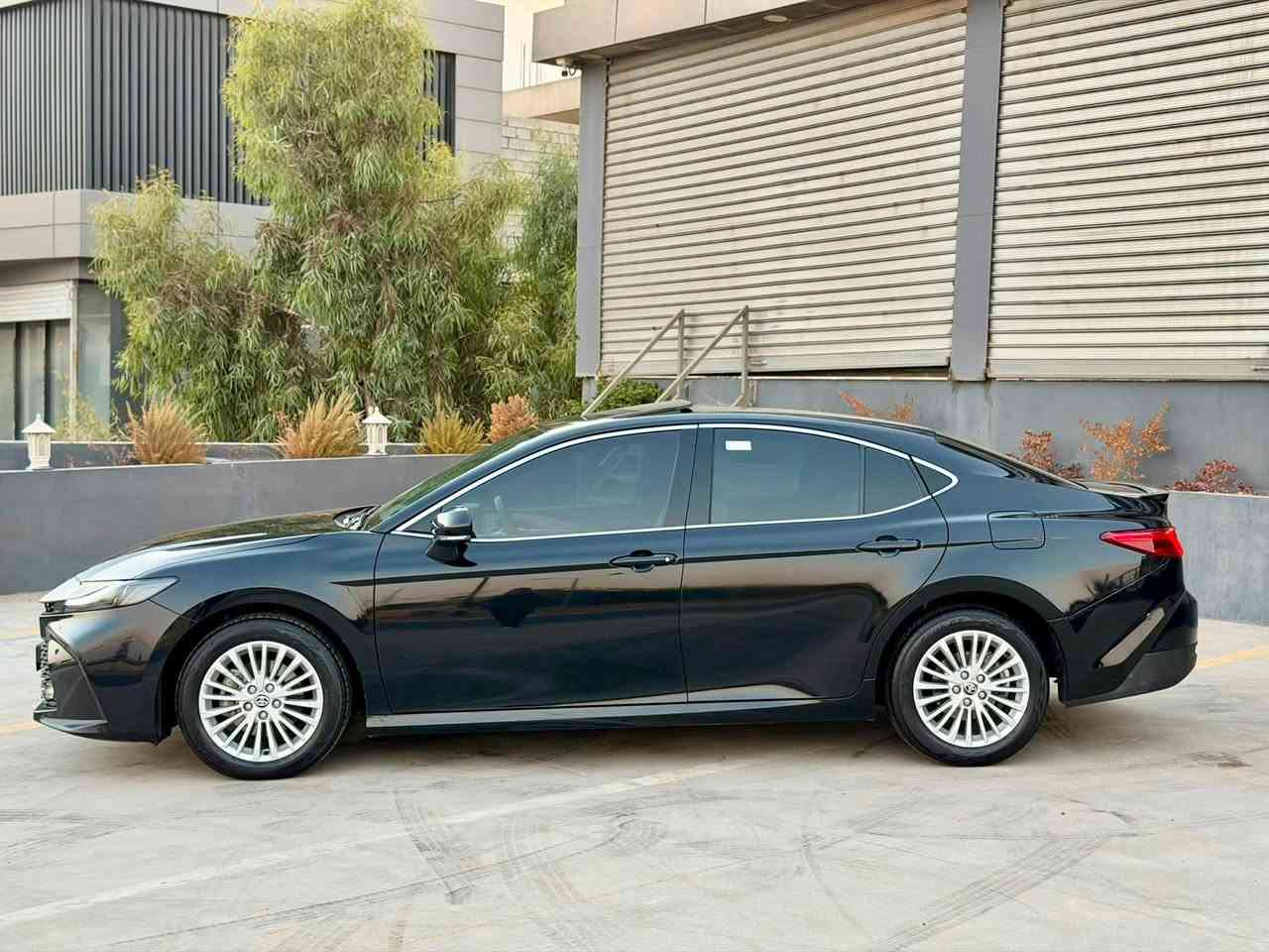 كامري 
موديل 2025
خليجي شركه SAS
محرك 2500 بنزين بدون هايبرد 
مواصفات سلايت 
بصمه 
كشن كهرباء 
شاحن وايرليس
سياره ماشي 60 الف كيلومتر 
موافقه جام اسود 80% جديد لمده سنه 
هلال جاملغ خلفي و ربع  باب صبغ 
مكان سياره كركوك 
سعر 228
***********
