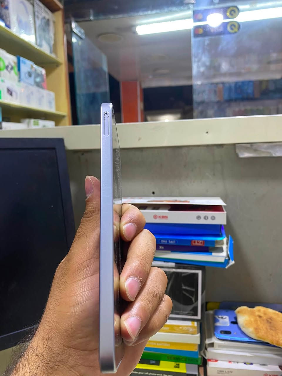 اجهزة مستعملة للبيع
1-ايفون xs max ذاكرة ٢٥٦ بطارية ١٠٠ مستبدلة 🔧والشاشة مستبدلة 🔧 والضهر مفطور مثل ما واضح بصمة وجه شغالة ✅ (السعر ١٥٠ الف)
2-سامسونك a17 ذاكرة 256 عشوائية 8 الجهاز فقط ضهره مفتوح وعلى الضمان ما مستبدل بي اي شي كلش نضيف (السعر 190 الف)

📍موقعنا شارع خجو جوا كوفي ساهو للاستفسار زورونا او على الرقم ***********
