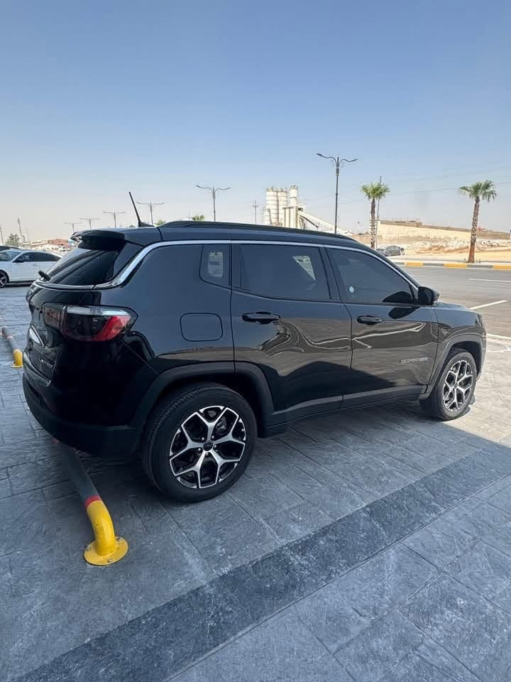 جيب كوباس اسود ٢٠٢٥ ٤*٤ limited فوول بدون سلايت فقط
سيارة بدون صبغ حتى دعامة ما بيها صبغ سيارة ماشي ٥٠ ميل
*
وتس اب 📲 : ***********
.
جێپ کۆمپاس رەش ٢٠٢٥  limited 4*4 فوول تەنها سلایت نیە
ئۆتۆمبێلەکە بی سبوغی نیە حەتا دەعامیەکانیشی
٥٠ مایل رۆشتووە   
تەنها ئیرباگی تەقیە بیلادی شەریکە دانراوەتەوە

بۆ پەیوەندی کردن📲 - ***********
