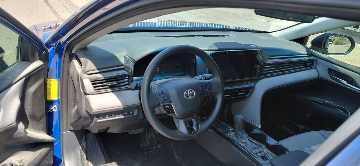 TOYOTA CAMRY
موديل 2025..موصفات LE
ماشي ٢ الف فقط
بدون صبغ بدون تبديل..فقط الدعامية
رقم كاتى..يترقم اربيل وسليمانية 
موجود بكركوك 
سعر 215$
***********
