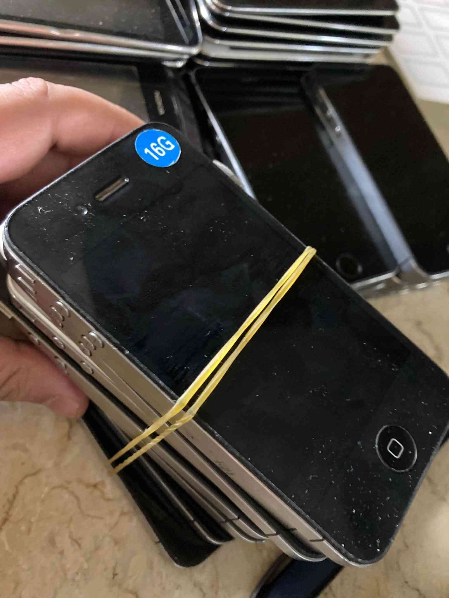 جميع الاجهزه شغاله واي فاي فقط قافل شبكه اتصال سيم كارت بعض الاجهزه تشتغل سيم كارت
ايفون 5.5s نظيفات جدا بصمه شغاله شغالات برامج القطعه 55 الف لا مصلح ولا مفتوح  العدد 17 قطعه 

ايفون 5c ازرك نظيف جدا شغال فقط واي فاي السعر 55 الف 

ايفون 7 نظيفات جدا بصمه شغاله ذاكره 32 يدعم جميع البرامج لا مصلح ولا مفتوح يدعم سيم كارت 100 الف

العدد قطعتين 

ايفون 6s ذاكره 64 نظيف جدا شغال واي فاي سيم كارت السعر 85 الف 

ايفون SE الجيل الثاني شغال واي فاي فقط قافل سيم كارت نظيف جدا  السعر 150 الف

اجهزه مشاكل بسيطه 

ايفون 6s بلص ذاكره 64 شغال واي فاي سيم كارت 

مشكله قاعده شحن مرات يشحن مرات لا فطر بسيط بالشاشه السعر 65 الف 

ايفونات 5s قطعتين شغالات شاشه مفطره قطعه 25 الف 

ايباد 2 شغال نظيف العاب شحنه كلش حلو السعر 50 الف 

ايبودات ابل جيل اول ثاني 

نظيفات القطعه 35 الف 

قطع الغيار 

ايفون 4 شاشات بطاريات كفرات شواحن

ايفون 5 بطاريات 

ايفون 6 شاشات 

واتساب ***********

يوجد توصيل

نص مكتوب في الصور:
- 11:29 منشور Hayder 11:28 م بغداد ٢٨ ٥ ٥ ص: ٢٦ ع: ٤٣ صافي الطقس الاثنين لا يوجد مزيد من الأحداث اليوم الاثنين ٢٨ التقويم FaceTime البريد الملاحظات التذكيرات الساعة الكاميرا TV البودكاست App Store الخرائط صحي Wallet الإعدادات ٢
- منشور Hayder