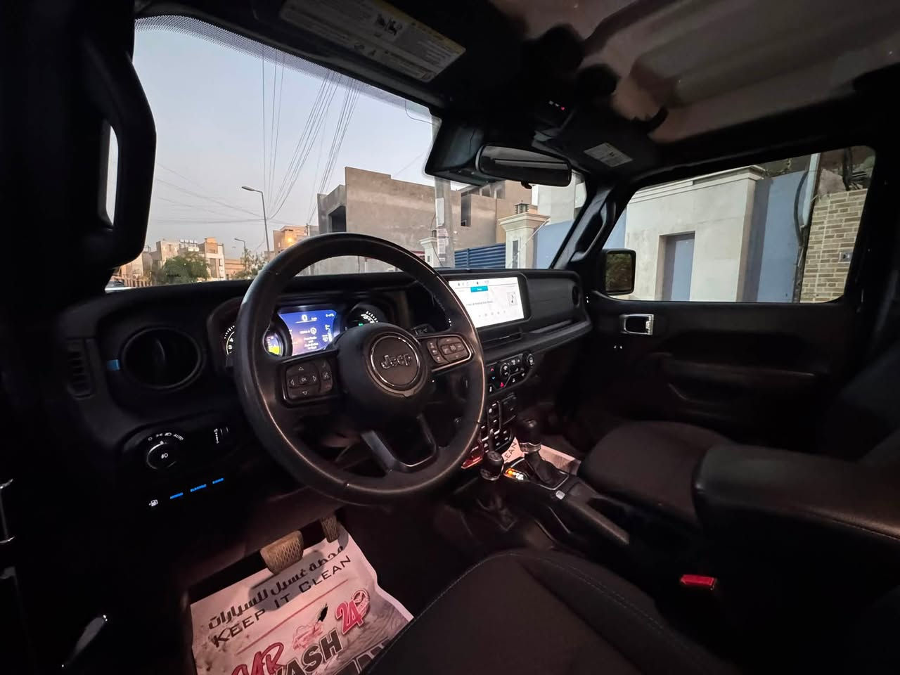🇺🇸JEEP WRANGLER RUBICON
(Plug-in Hybrid) 

جيب رانكلر 4Xe روبيكون 2024 
فول مواصفات نظيفة جداً جداً مرقم بغداد 

وارد امريكي (Hybrid) 4x4 دفع رباعي 
ثلاث أنظمة (كهرباء + هايبرد +بنزبن)
المحرك: 2.0L 4 تيربو بنزين + محرك كهربائي 
هجين (Plug-in Hybrid) ينتج قوة 375 حصان مذهلة 
الموديل الأحدث والأقوى بالواجهة الجديدة (Facelift) ⚡️ 

المسافه المقطوعه : 19 الف ميل 

(كفالة عامة بدون صبغ و تعديل و بارد)
فقط تعديل عامية امامية 

1.رادارات امامية وخلفية وجانبية 
2.قماره قابل للفتح (كشف)
3.بصمه ودخول ذكي 
4.لوكير 
5.كشافات 
6.شحن خارجي
7.هيتر بالاستيرن 
8.شاشة ديجتال متطورة وأنظمة أمان السائق
9.هيترات بالكشنات
10.تشغيل عن بعد
11.كشنات مخمل مطرز بأزرق فئة روبيكون 
والكثير من المواصفات الأخرى 

 المكان بغداد - اليرموك 

السعر 310$ ورقة بيها مجال

للاستفسار 
   ***********

