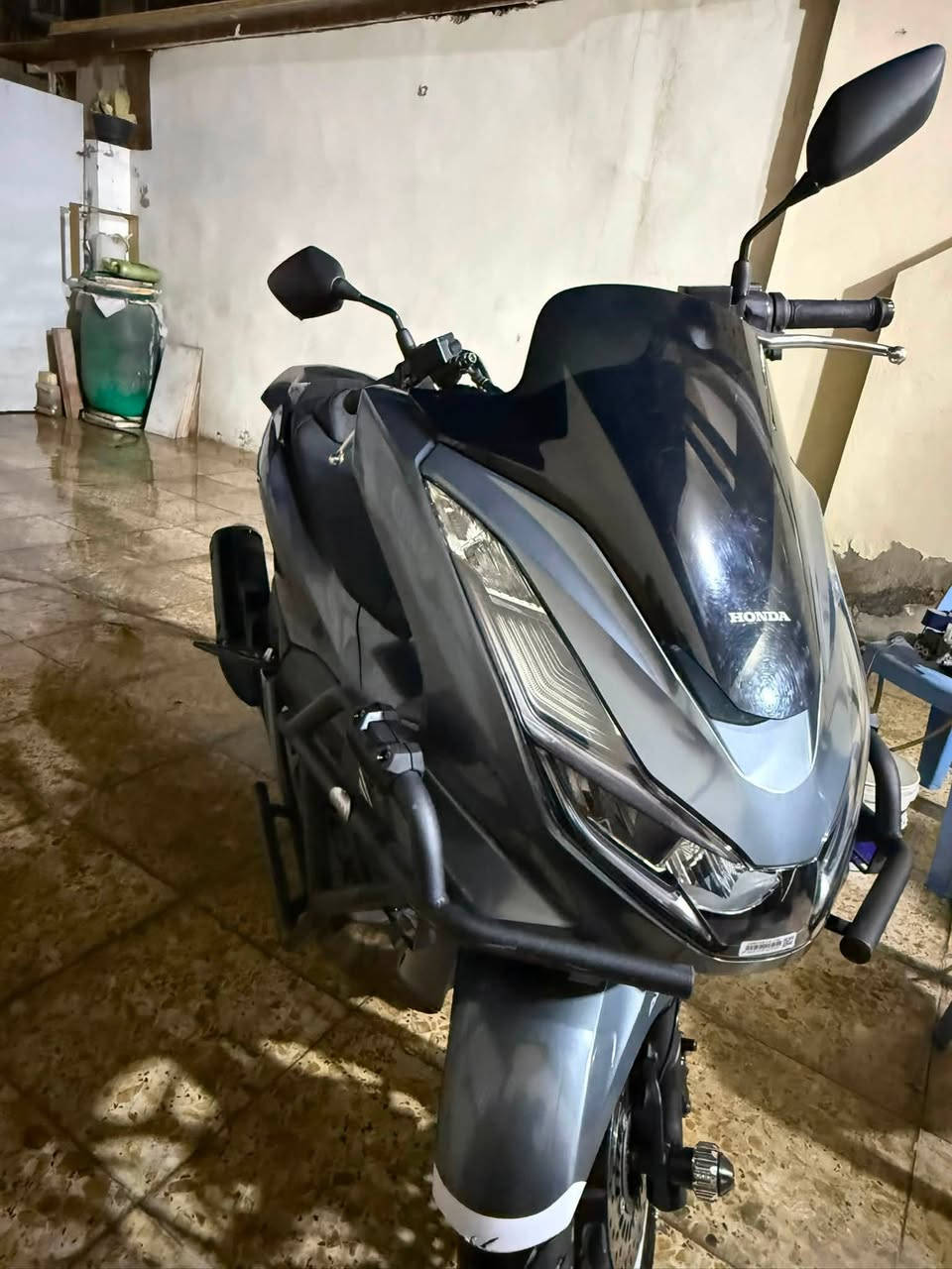 السلام عليكم دراجه pcx جيل الرابع وارد كوري
لون رصاصي دراجه نضيفه مكفوله كفاله عامه كفر ومكينه
برغي ممفتوح  بيهه على وضعه من اخذتهه لحد هسه 
شادلهه كشن مال باله اصلي ودرع اصلي (sss) بس الكشن والدرع ماخذهن ب٣٠٠  دراجه ربع متذب عليهه مكفوله من الزلغ 
سعرهه ٣ ملايين و٢٠٠  وبيهه الي يشوفهه غاليه كلشي موجود بالسوك مكاني بغداد الشعب ***********

