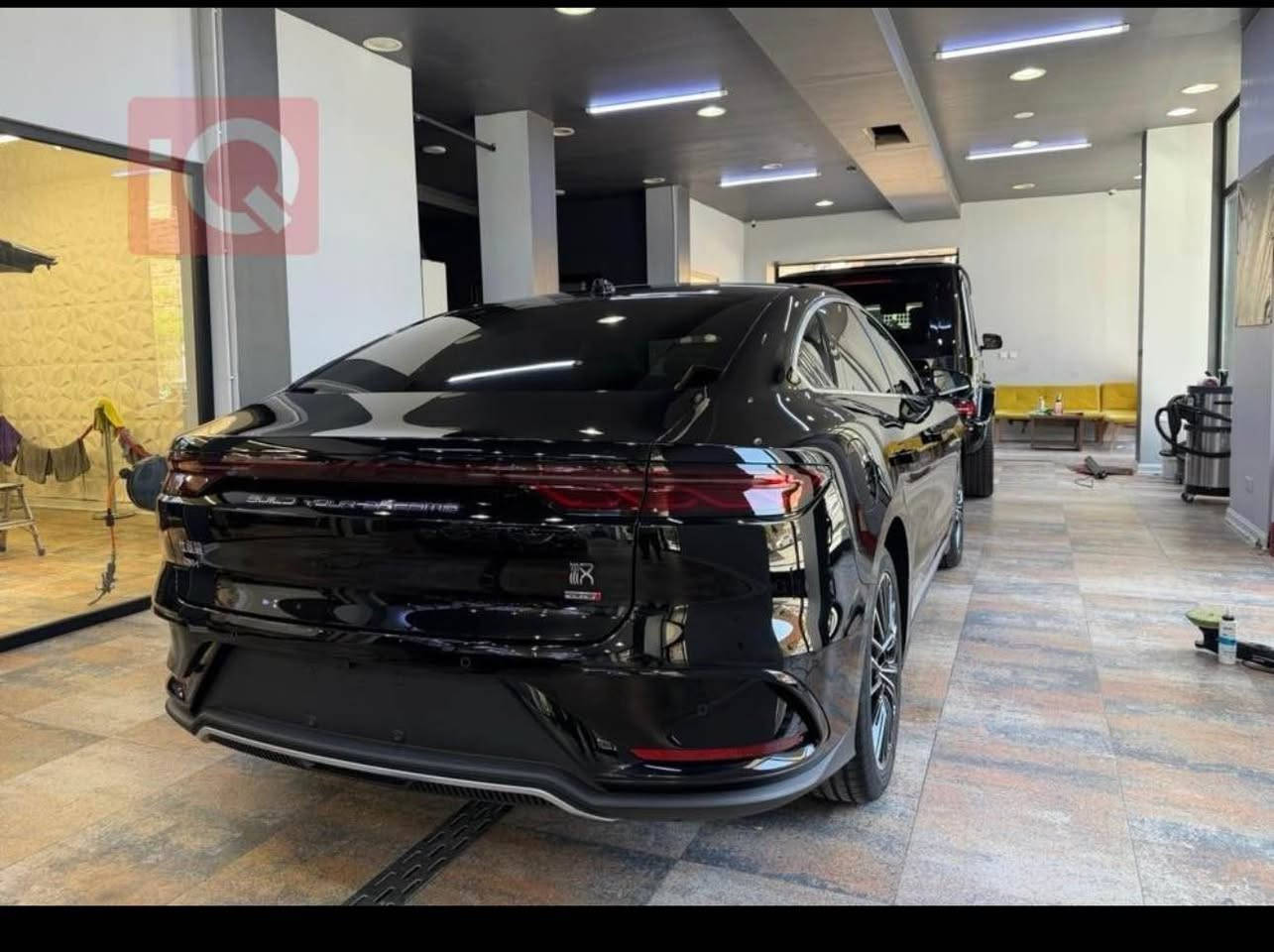 Byd han 2025 
پاتری ١٢٥کم 
سفر کم بێ بۆیاخ و سارد و ملاحظة 
کامل ppf کراوە و ڕەقەمە 
فوول مواسەفات و فلاگ شیپ السليمانية, العراق

نص مكتوب في الصور:
- iQ CARS
- iQ