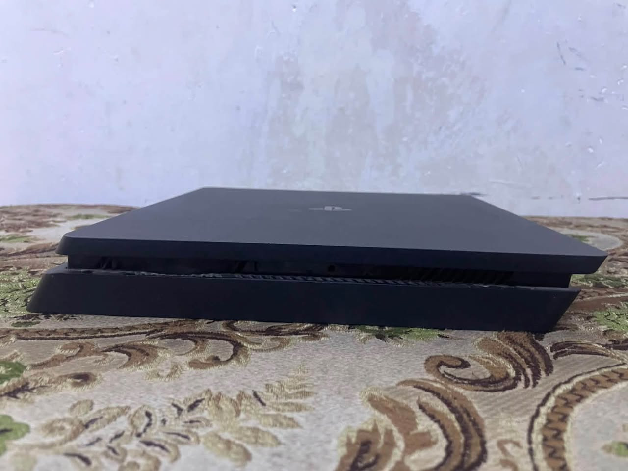 سلام عليكم بلي4سلم وان تيرة البيع السعر 280وبي مجال وقراص 2مكاني الشهدة العبيدي 3 متواجد وتساب الرقم *********** كامل ملحقاته
