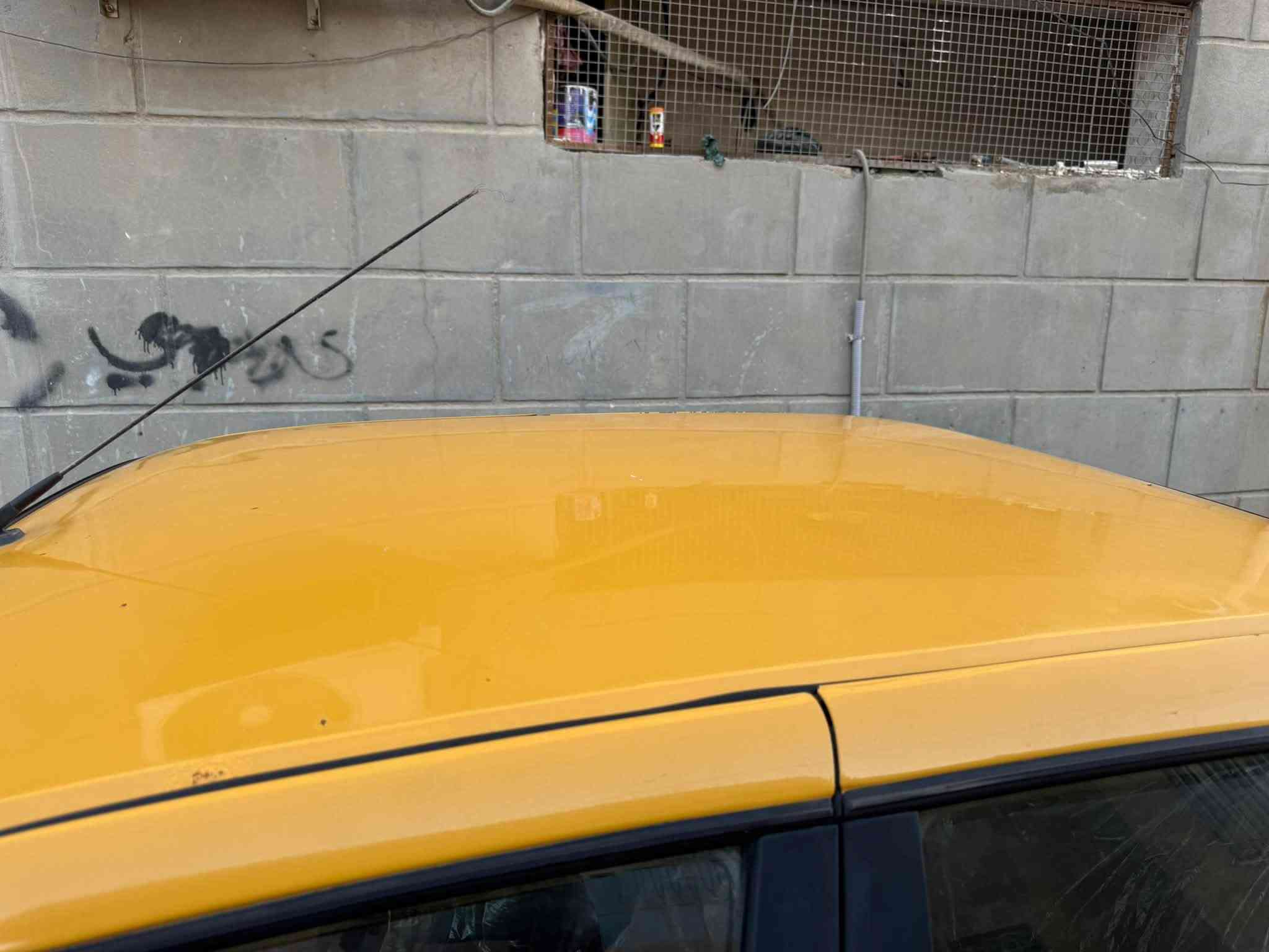 السلام عليكم مرخصت مدير الكروب بيجو روى للبيع موديل 2008 سيارة على وضع الشركه كير محرك اكسل مكفولات مكفوله من ضربه وصبغ ومعجون شواطي جدد لا تنقيص ولا تبخير  رقم بغداد انكليزي مصفره هيئه وغرامات عنواني بغداد السعر 29 وبيهه مجال رقم الهاتف ***********
