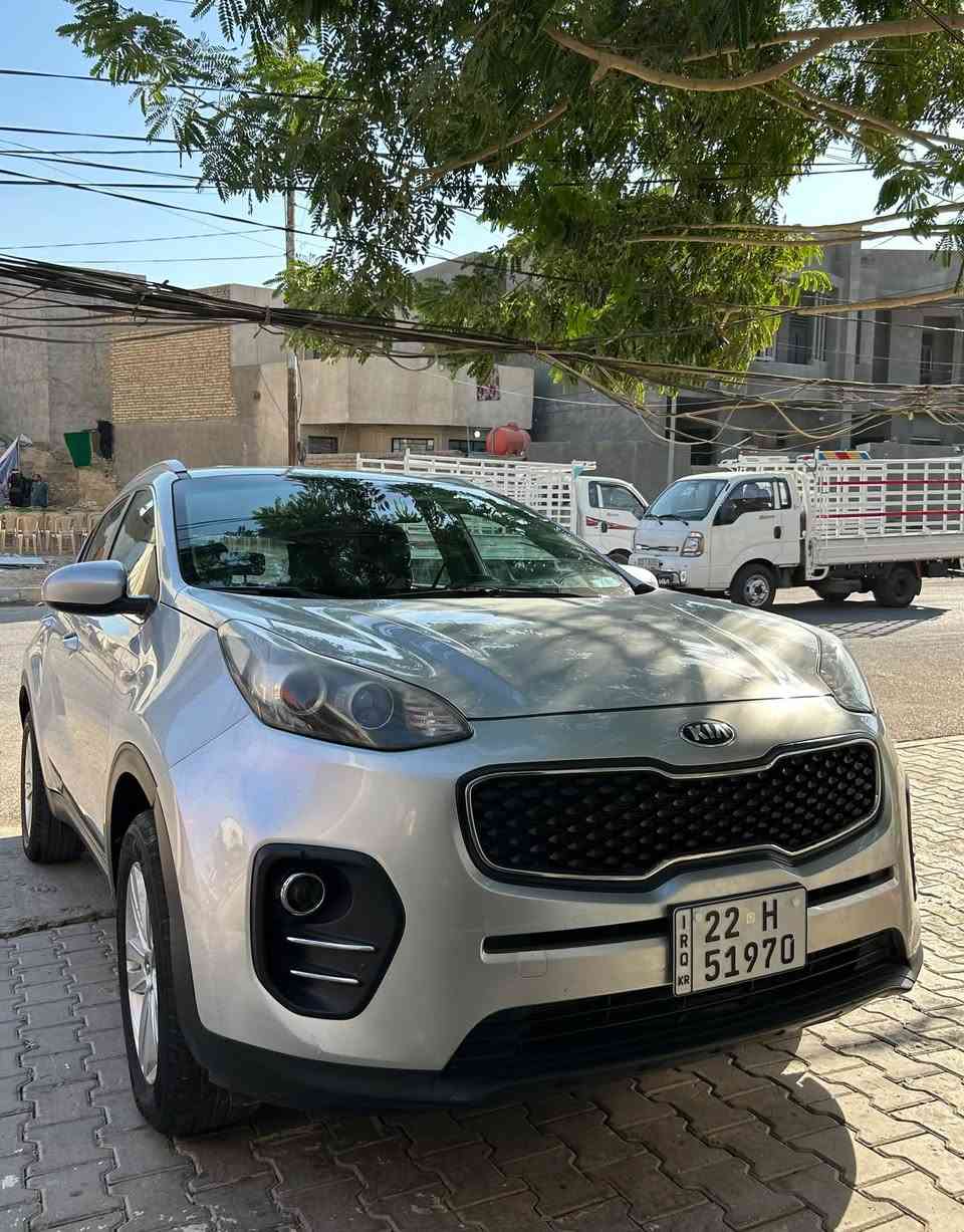 السلام عليكم
للبيع كيا سبورتج ٢٠١٧خليجيه 
رقم أربيل باسمي هزه وفحص ورقم جديد جديد
السياره مكبسه من دعاميه للدعاميه 
بدون فتح
بدون بارد أو شخوط 
بدون حادث 
سياره جديده وعلى ايدنه 
/^^^بيها فقط رش ب 
جاملغ خلفي والباب لخلفي اثر شخوط فقط صبغ بدون ضربه 
ماشي١٧٠ حقيقي بشرط 
محرك الفيين دوش 
كير محرگ كفاله
السعر 143ورقه 
مكاني بغداد
***********
