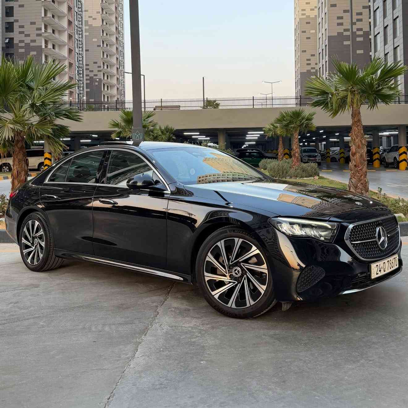 السلام عليكم
للبيعE200)2024 )(محرك 4سلندر توربو)

بانوراما 

كامره داخليه +خارجيه(تسجل وتخزن)

سستم صوت برومستر

٥ كامرات 

رادار 

تحذير تصادم 

نقاط عمياء 

كشن جلد  ومخمل ابيض (رصاصي واسود) 

كشن تدفئه

داخل 64 لون 

لايت داينمك (ترحيب ويفتر ويه الستيرن)

ماشيه 45الف

بيها هوايه مواصفات معروفه بهذا الموديل

السياره وكالة المانيا بصمتين ضمان دولي
 (صفر مسج) جاهزه السياره بدون نقص

للاتصال ***********

مكانها الدوره 
السعر 41.800$
