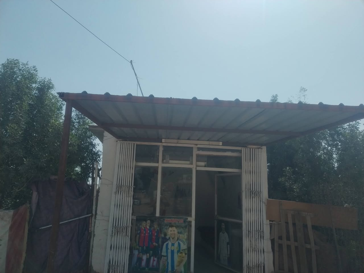 سقيفه 3/3 حديد ثقيل تفصال جديد توني فصلتهه للشتاء واجه عليه تفليش مكاني الديوانيه مقابل المعهد التقني السعر 125 وبيهه مجال قليل للشراي ***********
