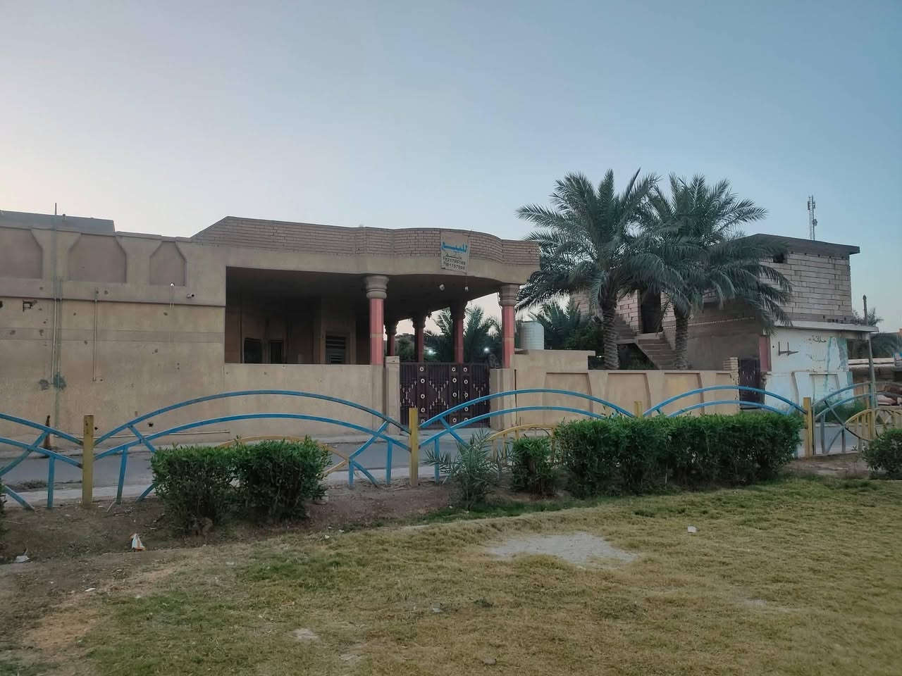 السلام عليكم
عقار للبيع/  طابو صرف موقع مميز 

مع أربعة محلات وشقه ركن مقبل المتنزه 

الموقع /مقابل أعداديه الزببديه للبنات

 البناء مسلح جاهز للسكن  المساحه 465 م

 للتواصل والاستفسار 

***********

***********
