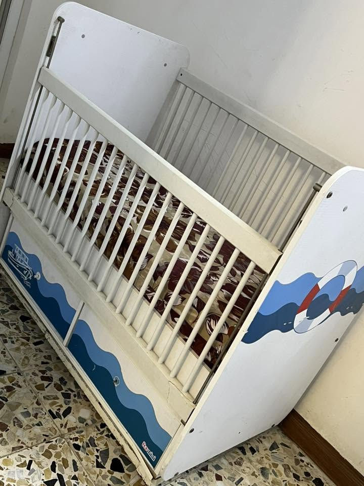 تخت 🛌 👶 طفل للبيع نظافه 100/100
هزاز وثابت يكفي إلى عمر 6 سنوات 
سعر 90 وبي مجال للاتصال او استفسر واتس على هذا رقم ***********
