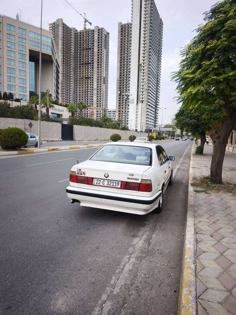 بي إم دبليو ٥٢٥i • ١٩٩١ • توماتيك