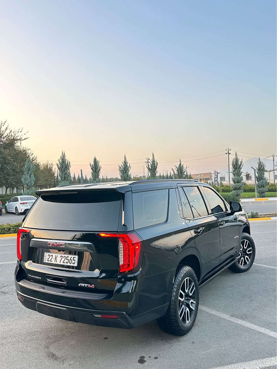يوكن AT4 • محرك V8 • ماشيه ١١٥ الف