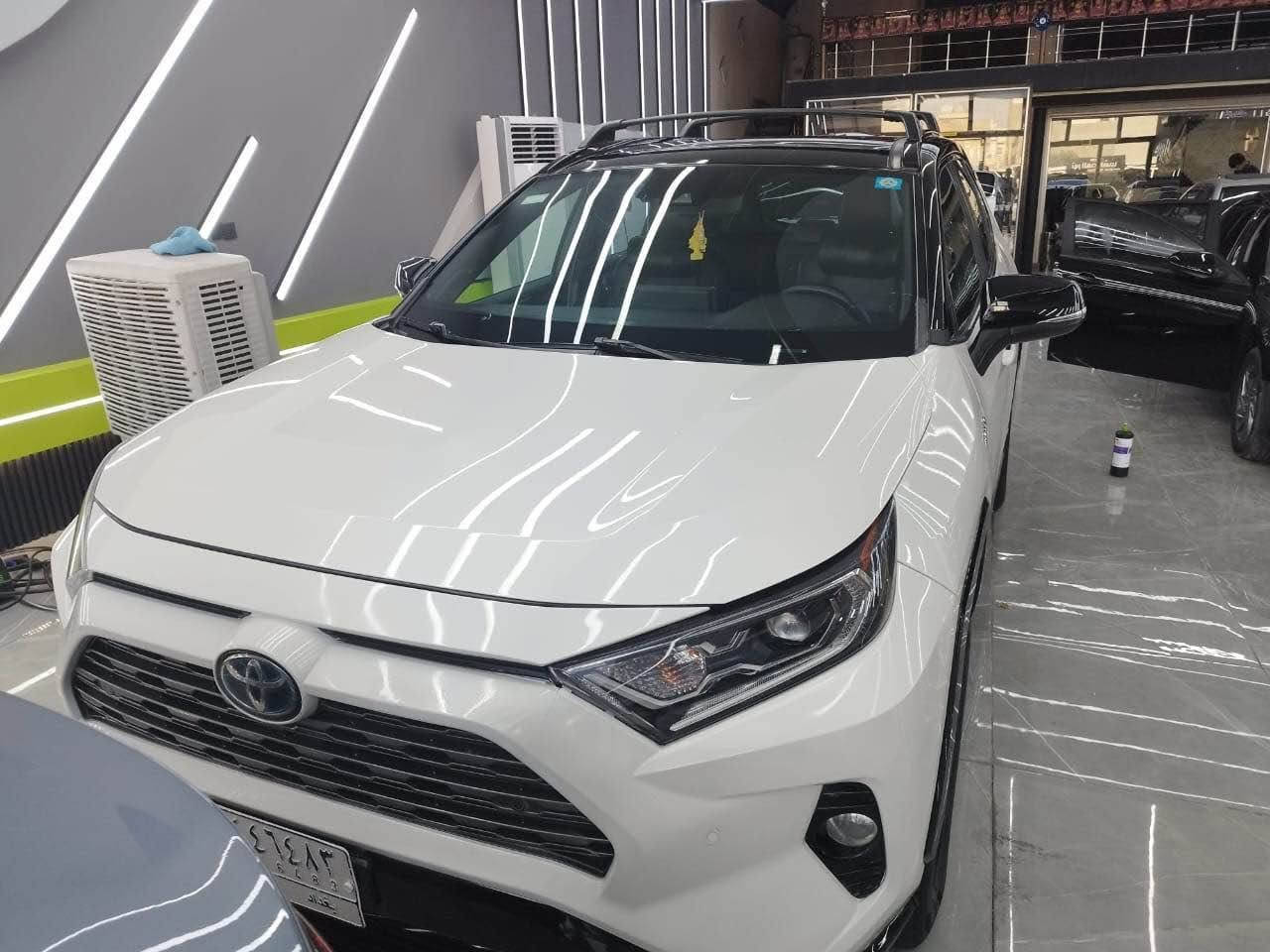 راف فور موديل2021 محرك 4 بستم حجم المحرك2.5 ، 
مواصفات SXE هايبرد، بانوراما، دبل اكسل, لون ابيض، كشن و ستيرن هيتر، صندوق شفت،دخول جديد 
بصمه تشغيل ,بصمه ابواب ,كراسي كهرباء  ,اضويةاماميه زنون ,لد امامي زنون ,رادار امامي ,اوتو ستوب,اوتو هاند بريك ,مانع انزلاق ,بلوتوث،شاشة كبيرة وكاميرا ع الشاشه الرئيسية كاميرا خلفيه مع تحديد مسرب خاصية مراقبة النقطة العمياء في المرايا الجانبية خاصية التنبيه من حركة المرور في الخلفية خاصية الكشف عن حركة المشاة حول السيارة 
خاصية التنبيه من مغادرة حارة الطريق 
خاصية البقاء داخل المسار 
خاصية مثبت السرعة التكيفي على الطريق
 السياره بس نصف جاملغ امامي يسرة صبغ . بدون اير باك بدون دواخل .
ماشيه فقط 114 الف كيلو متر  . مرقمة بغداد سعر

 للاستفسار الاتصال واتس اب
*********** بغداد, العراق
