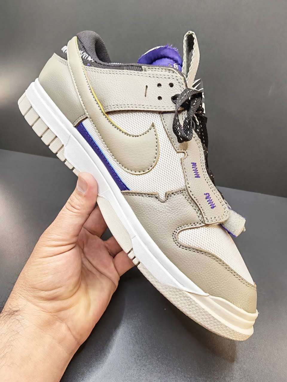 New Nike Air Dunk Jumbo Shoes Sneakers - Light Brown (DV0821-101)
متوفر حذاء نايك قياس 44 وطول القدم 28 سم والصناعة فيتنامي، جديد غير مستخدم، كوالتي ممتاز جدا بضاعة اوربية ، لون مميز ،قطعة مميزة وراقية بمعنى الكلمة
يوجد توصيل لكافة المحافظات ***********
