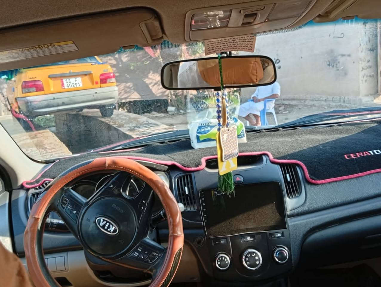 السلام عليكم
سيارة فورتي امريكي  للبيع بيه جاملغ الامامي وبنيد مصبوغ وباب السائق تبديل 

السعر 95 ورقه وبيه مجال للطيبين 

الاتصال ***********
