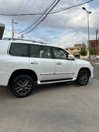 لكزس LX570 • ٢٠١٣ • خبطه خفيفه
