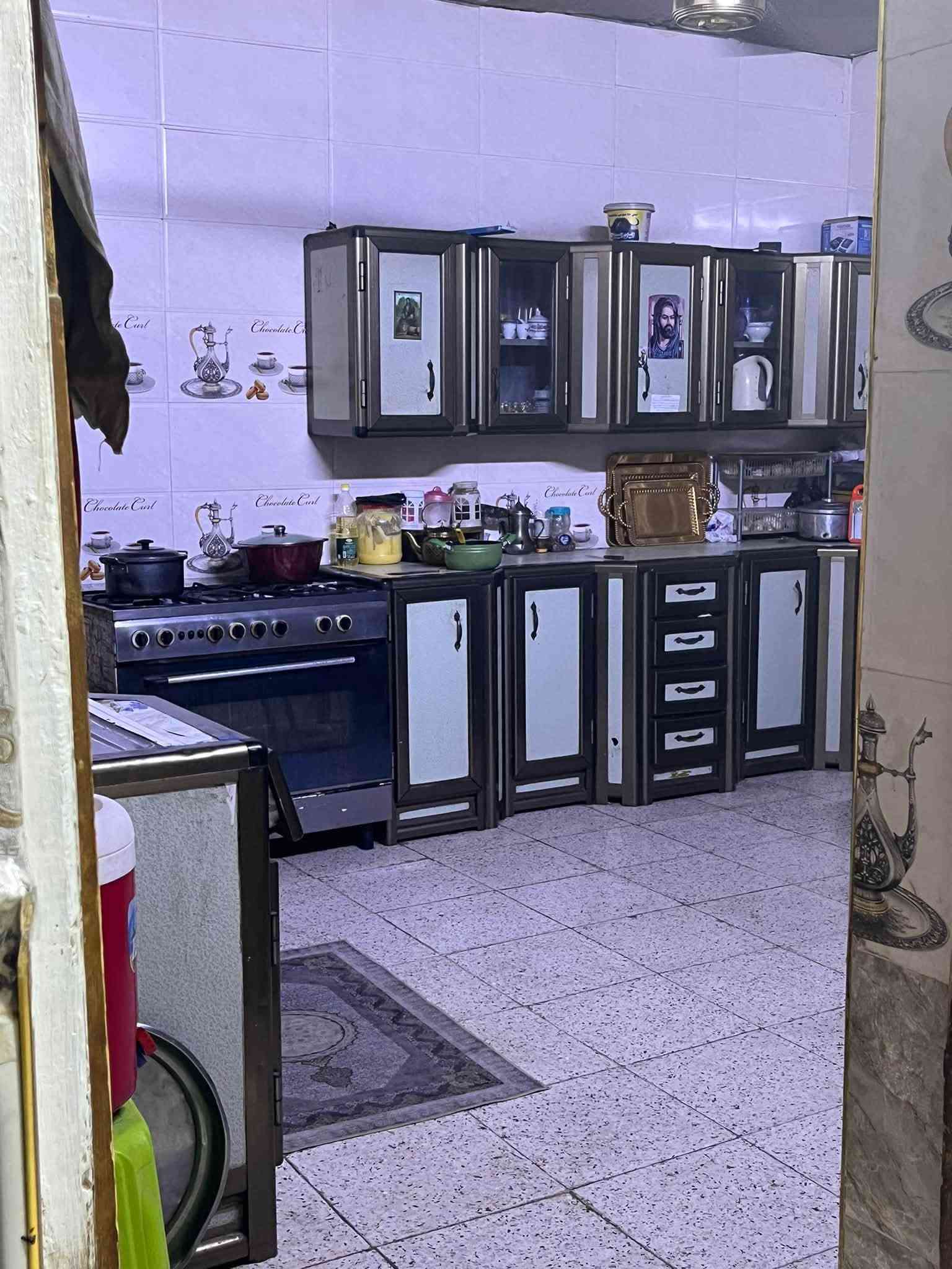 السلام عليكم /بيع مستعجل
دار للبيع 🏠 
الموقع📍 بغداد/حي النصر 
مساحة الدار 260م 
واجهه 13 والنزال 20
يحتوي على 5غرف نوم 
واستقبال وصالة ومطبخ 
مساحة الاستقبال 7x5
البيت طابقين جاهز من كلشي 
شارع تبليط /مجاري /كهرباء 
يحتوي على كراج يتسع ل٣سيارات 
لمعرفة السعر الاتصال على الرقم 
***********
