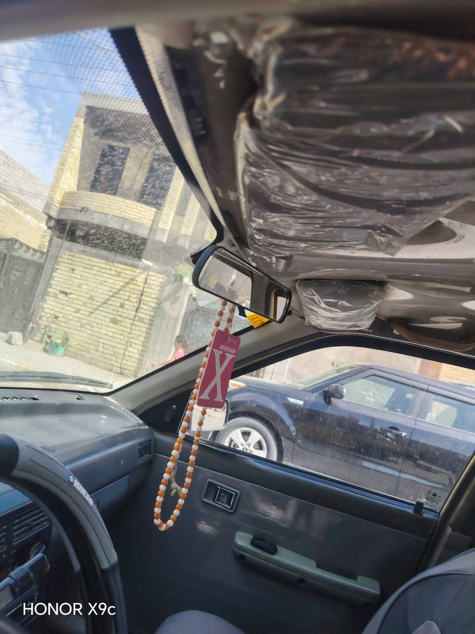 يالسلام عليكم سايبه مديل ١١ سياره كلش حلوه ومال بيت بسمي شرط تحويل ثاني يوم السعر ٢١ وبها مجال سياره معمره ومصبوغه جماليه وتجي شوف بعينك متواجد على الفيس هذا رقمي *********** مكان بغداد الحسينيه مال الراشديه

نص مكتوب في الصور:
- HONOR X9c