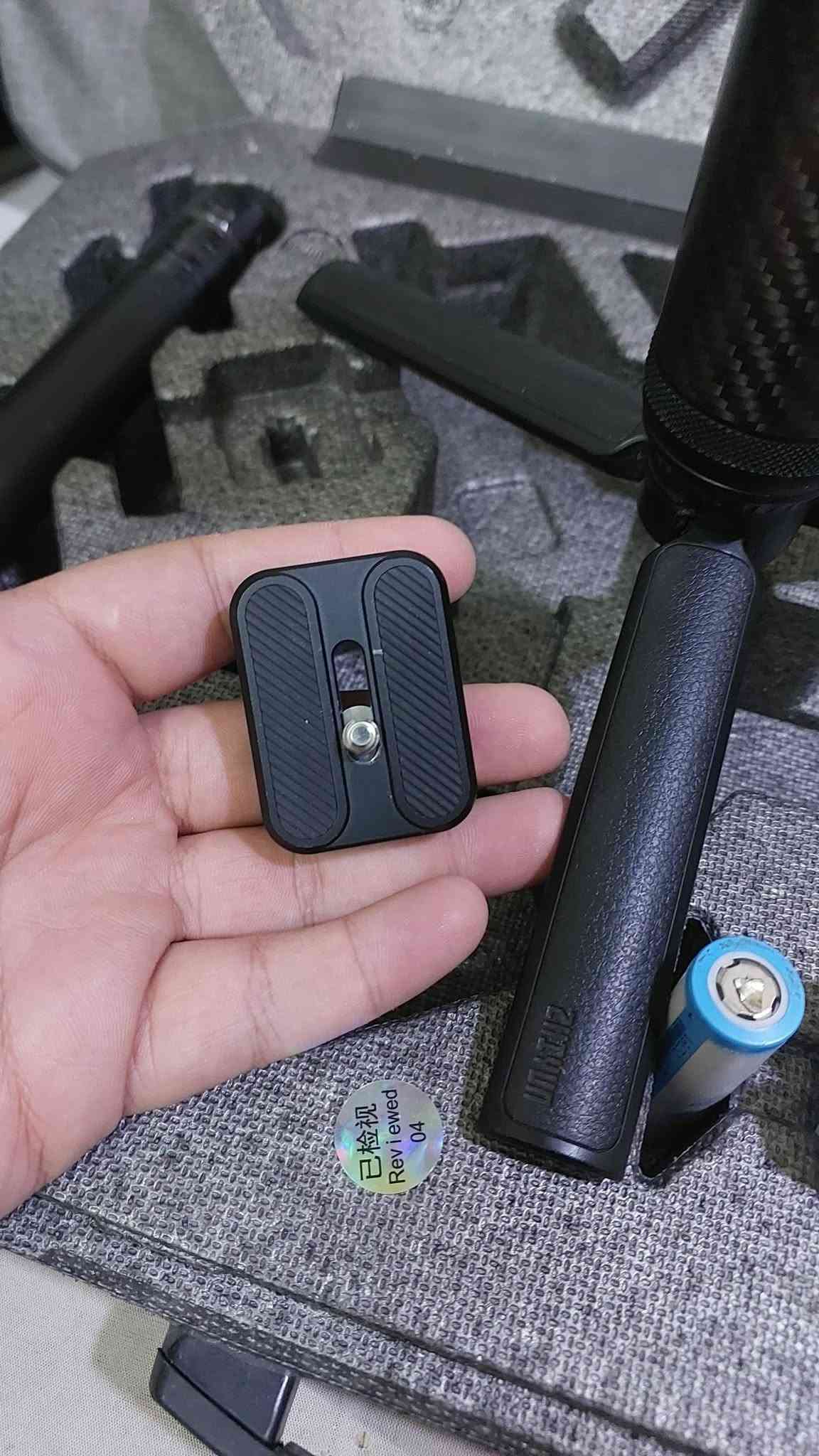 🎥 للبيع ZHIYUN CRANE 2S الاحترافي 🔥
كرين عملاق واحترافي، كامل ويا ملحقاته وجاهز للشغل والتصوير 👌
📦 المحتويات: • ZHIYUN CRANE 2S
• 3 بطاريات أصلية + 3 بطاريات احتياطية 🔋
• المجموع 6 بطاريات
• شاحن سريع ⚡
• بلاطة ريلز
• بلاطة فيديو + قاعدة فيديو
• إضاءة جانبية قابلة للسحب والشحن 💡
• عصا إضافية تطويلة
• قاعدة ثلاثية
• كيبل ربط وتحكم بالكاميرات Type-C 🔌
• الحقيبة 🎒
💪 مناسب للتصوير الاحترافي والسينمائي والكاميرات الثقيلة.
💰 السعر والتواصل: خاص
📱 واتساب: ***********
📍 المكان: الديوانية
🚫 لا يوجد توصيل
للجادين فقط، وكل الملحقات موضحة بالصور. 🔥
