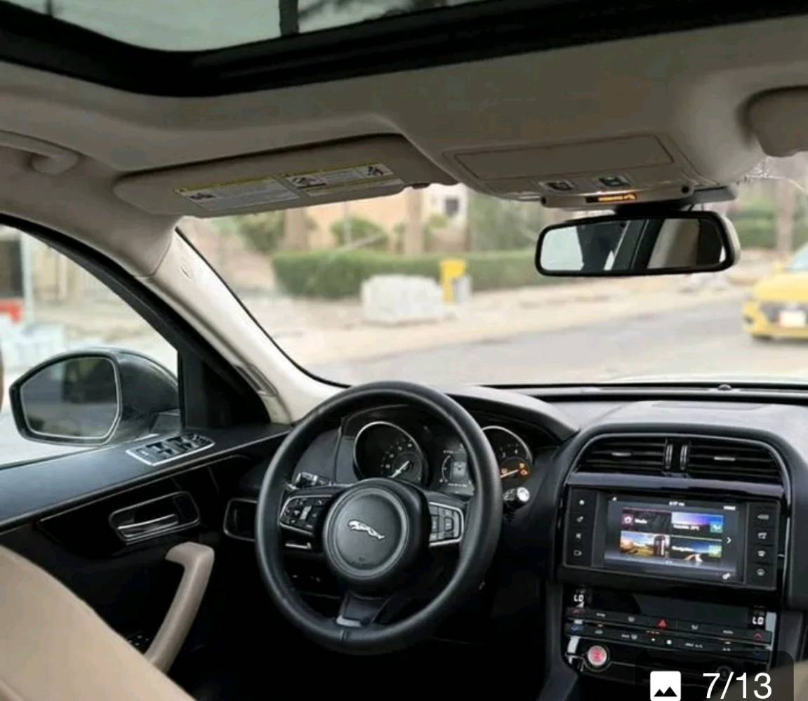 للبيع: جاغوار F-Pace بحالة ممتازة وكالجديدة  
​إذا كنت تبحث عن الفخامة الفائقة والراحة مع الأداء الرياضي القوي، فهذه السيارة هي الخيار المثالي لك.  
​الماركة والموديل: جاغوار F-Pace  
​نوع الهيكل: SUV / كروس أوفر فاخرة  
​اللون الخارجي: أبيض ملكي مميز
​الفرش الداخلي: جلد طبيعي باللون البيج الفاخر (حالة ممتازة ونظيفة جداً)
​الحالة العامة: السيارة بنظافة ممتازة جداً، مظهر خارجي أنيق، ومقصورة داخلية مريحة تعكس الفخامة البريطانية.
​أبرز المواصفات والمميزات:
​تصميم خارجي جذاب مع لمسات الكروم والأناقة الكلاسيكية.
​ثبات ممتاز على الطريق وتجربة قيادة ممتعة وسلسة.
​مقاعد جلدية مريحة مع تحكم كهربائي.
​شاشة عرض ونظام معلومات متكامل، مع تقنيات راحة وأمان متقدمة.
​مساحة واسعة ومريحة للعائلة وللسفر.
للتواصل على  هذا الرقم ها
***********