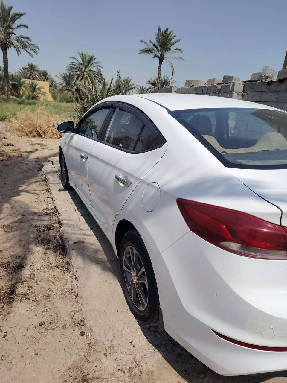 السلام عليكم
سلام عليكم النترا ٢٠١٧ وارد خليجي سياره حلوه وجاهزه بيها ظربه بسيطه بالباب الخلفي 
مكينه وكير وحداديه جديده  وتبريد ثلج
مواصفات عاديه  سنويه ل 2031 السونار مرفوق بالمنشور
 تحكمات داخل بيجي  تبريد قطعتين  مكينه 200 دوش 
سعر 119 وبيها مجال 
مكان السياره السماوه العبس
للستفسار   ***********
