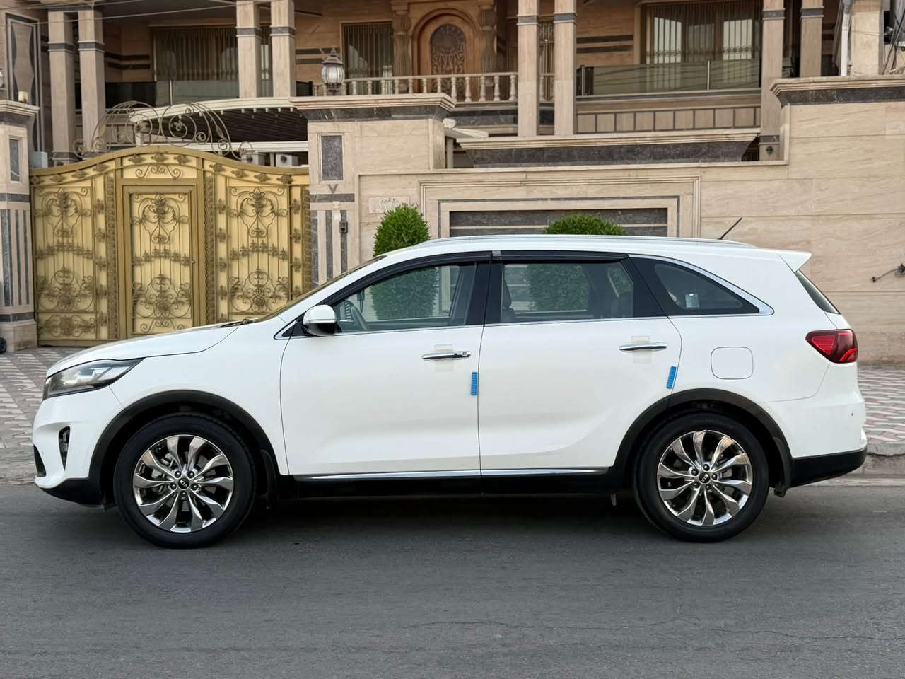 � للبيع كيا سورنتو 2019

▪️ محرك 6 سلندر 3.3L
▪️ وارد خليجي
▪️ ماشية 86,000 كم فقط
      فول  مواصفات عدا الفتحه 
▪️ السيارة سليمة بالكامل
▪️ خالية من الحوادث والضرر
▪️ نظيفة جداً من الداخل والخارج
▪️ جاهزة للاستخدام ولا تحتاج أي شي
اذا اكو مراوس بسورنتو خليجيه  2024
 لل اتصال ***********
