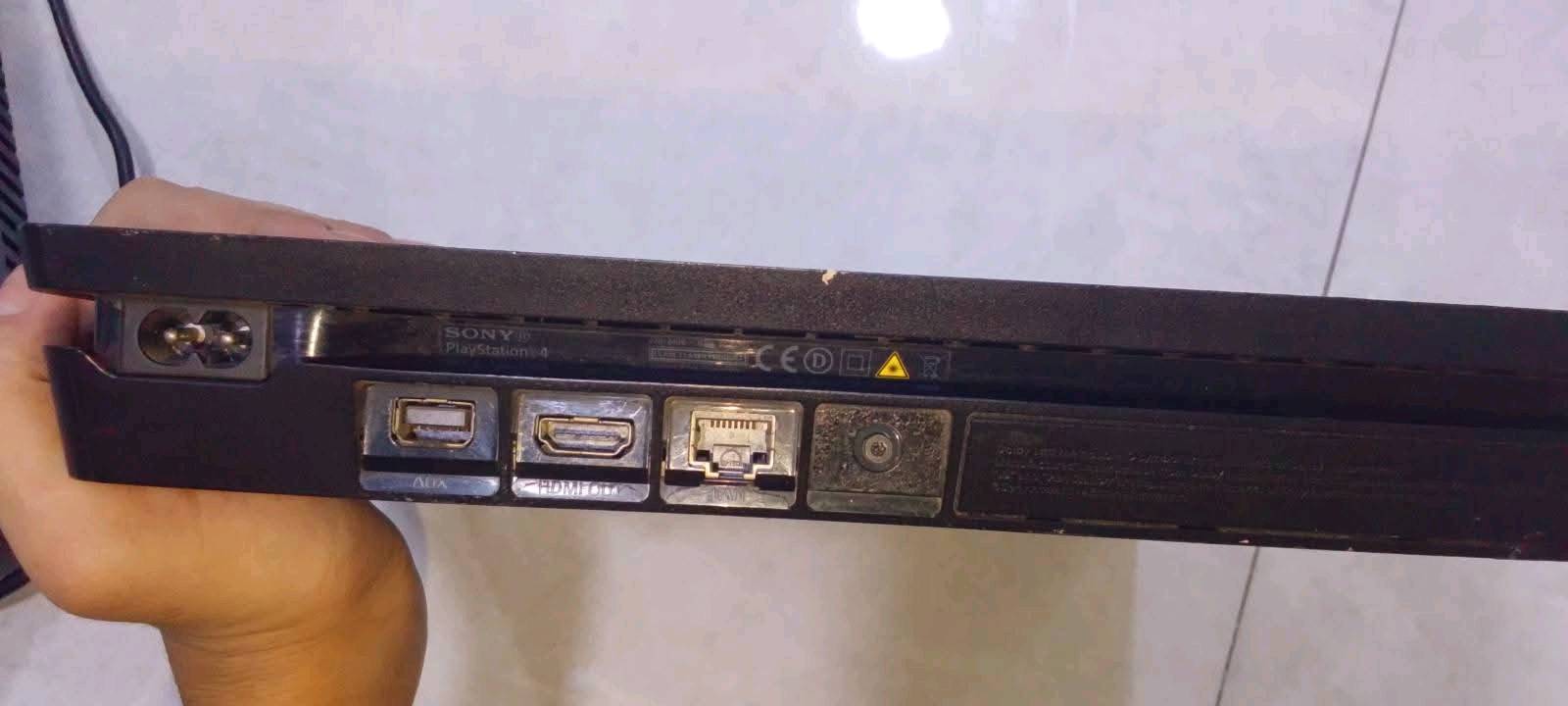 سلام عليكم  عندي بلايستيشن 4 سليم 🎮
1. مع كامل ملحقاته 🔌 
2. جوستك شبيه البلايستيشن 5 🎮
3. بالاضافه الى يو بي اس من شركة POWER MAX ECO الألمانية 🇩🇪 
4. السعر 200 وبيه مجال   
للتواصل او الاستفسار عبر هذه الرقم *********** واتساب 
أو تواصل وياي عن طريق الصفحه