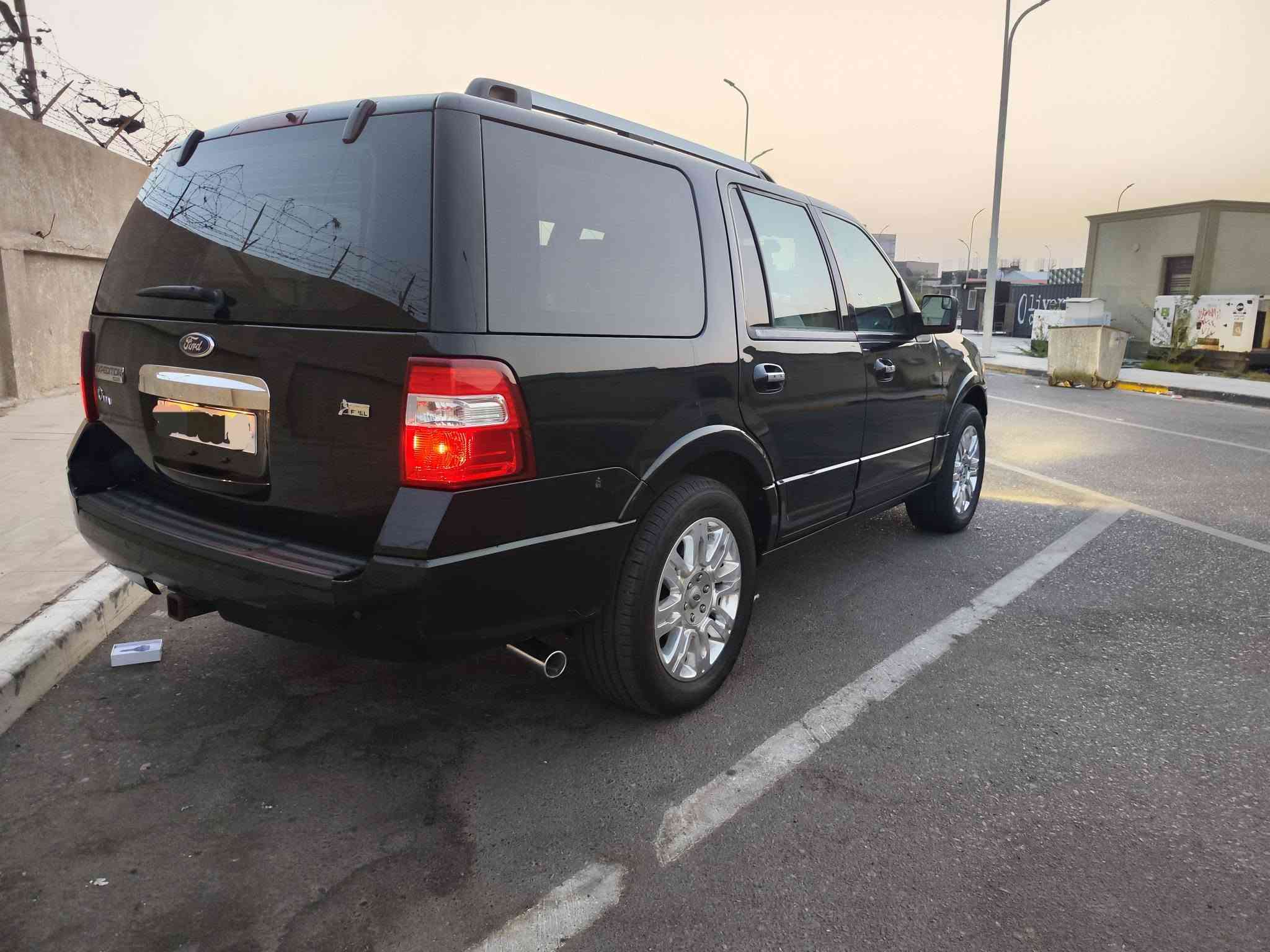 Ford Expdition Limited فورد اكسبيدشين فول
﷽

Ford Expdition Limited 

وارد خليجي شركة نيفا مكفولة كفالة عامة حتى الدعاميات، بيها بس مكان بارد كلش بسيط

موديل:2014

مكينة: V8 5.4L 

ماشية: 97 الف حقيقي

المواصفات 
:- سلايد 
:- كشنات جلد حاليا بيها تلبيس أصلي مال اكسبيدشين 
:- دوسات كهرباء 
:- فور ويل 4×4
:- 7 راكب  
:- كاميرا 
:- صندوق كهرباء 
:- كشنات كهرباء + خزن
:-كشنات الخليفة كهربائية + مري
:- كشنات تدفئة + تبريد 
:- رمز باب
:- 3 قطع تبريد مركزي
:- تحديد سرعة 
وبعد المواصفات المعروفة 

السيارة جاهزة بدون اي نقص
كير ومحرك السيارة جديدة تخم تاير جديد 

شرط التحويل 
مكان السيارة :- البصرة رقمها سليمانية وصاحبها بل بصرة بشرط التحويل مباشر

السعر / 18,700 يعني 187ورقة
 
للتواصل على هذا الرقم ***********
