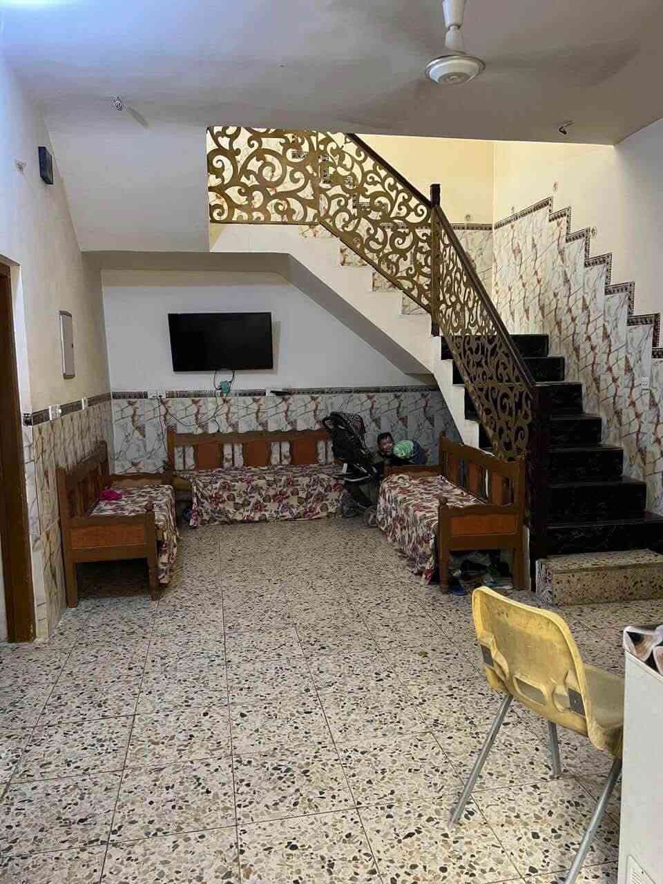 بيت للبيع في منطقه المدائن سلمان باك مساحه البيت
200متر ويحتوي علاى كراج لسياره واحده لقط وحديقه واربع غرف نوم وصاله جاوس عدد 2 ومجمع صحيات عدد2 ويحتوي علاى صحيات خارجيه للضيوف بناء حديث واجهة البيت حجر طبيعي صنف البيت طابو زراعي سند 25 ويحتوي علاى جميع الخدمات من الماء والتبليط والمجاري والكهرباء والانترنت
وبسعر مناسب جداً
للاستفسار اكثر الاتصال ***********

