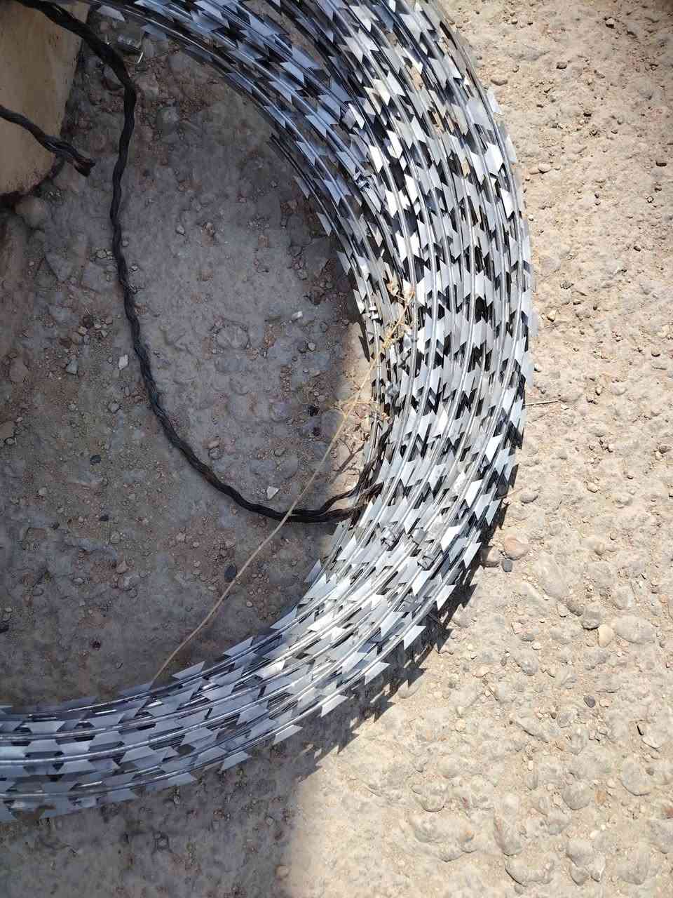 بي ارسي ٢ مليم فتحه ٥ سنتي ارتفاع ١٢٠ سنتيم طول ٢٠
بي ارسي فتحه ٧ سنتيم ارتفاع ١٨٠ سنتيم طول ٢٠ متر
وتساب
سيم شائك أمريكي رتفاع ٦٠ سنتيم 
***********
