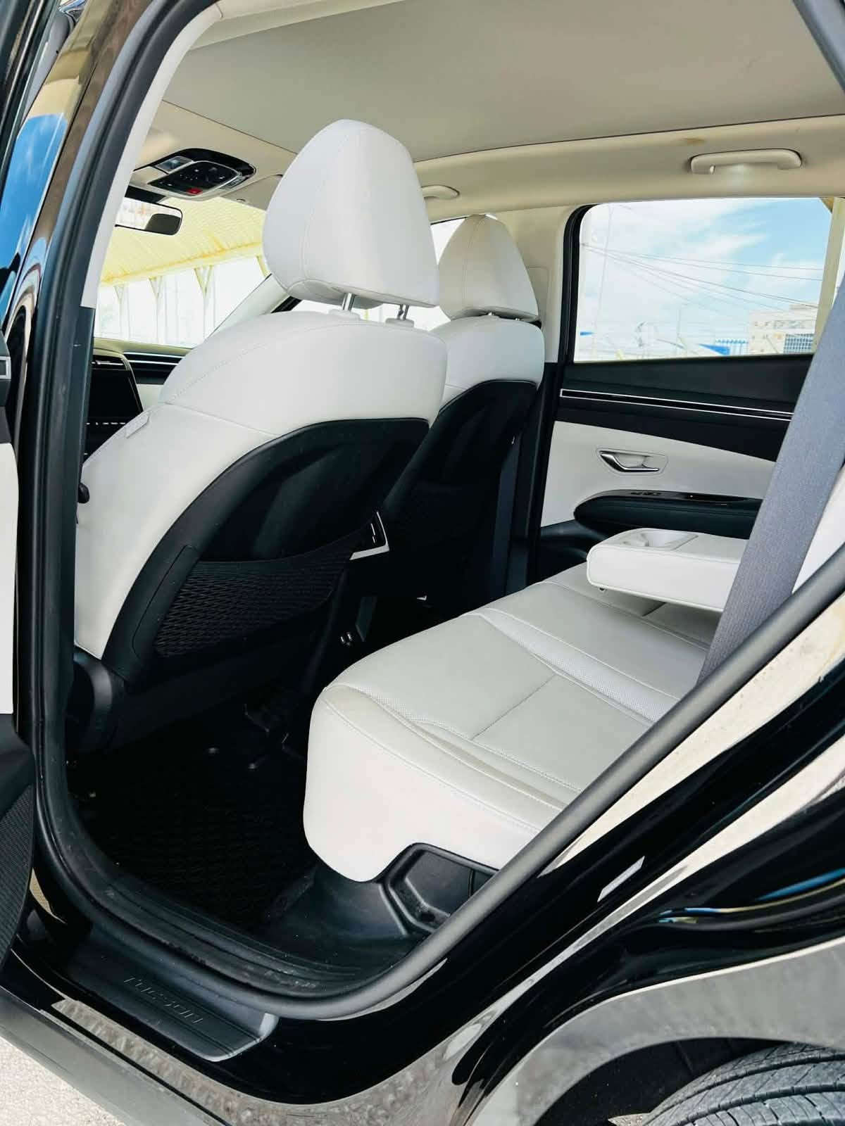 هونداي توسان موديل 2024. هايبرد بانزين.  ترقيم. جديد.   عداد 25000ميل.  بدون ارباك. فول مواصفات.  بونراما. صبغ بنيد. ربع جاملغ يمين.  السعر 19800$ بيه مجال قليل للاستفسار الاتصال ***********
