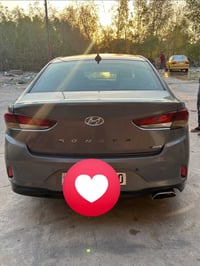 للبيع سيارة سوناتا موديل 2019 حادث خلفي موجود بالصورة ماشية 65 رقم سلي...