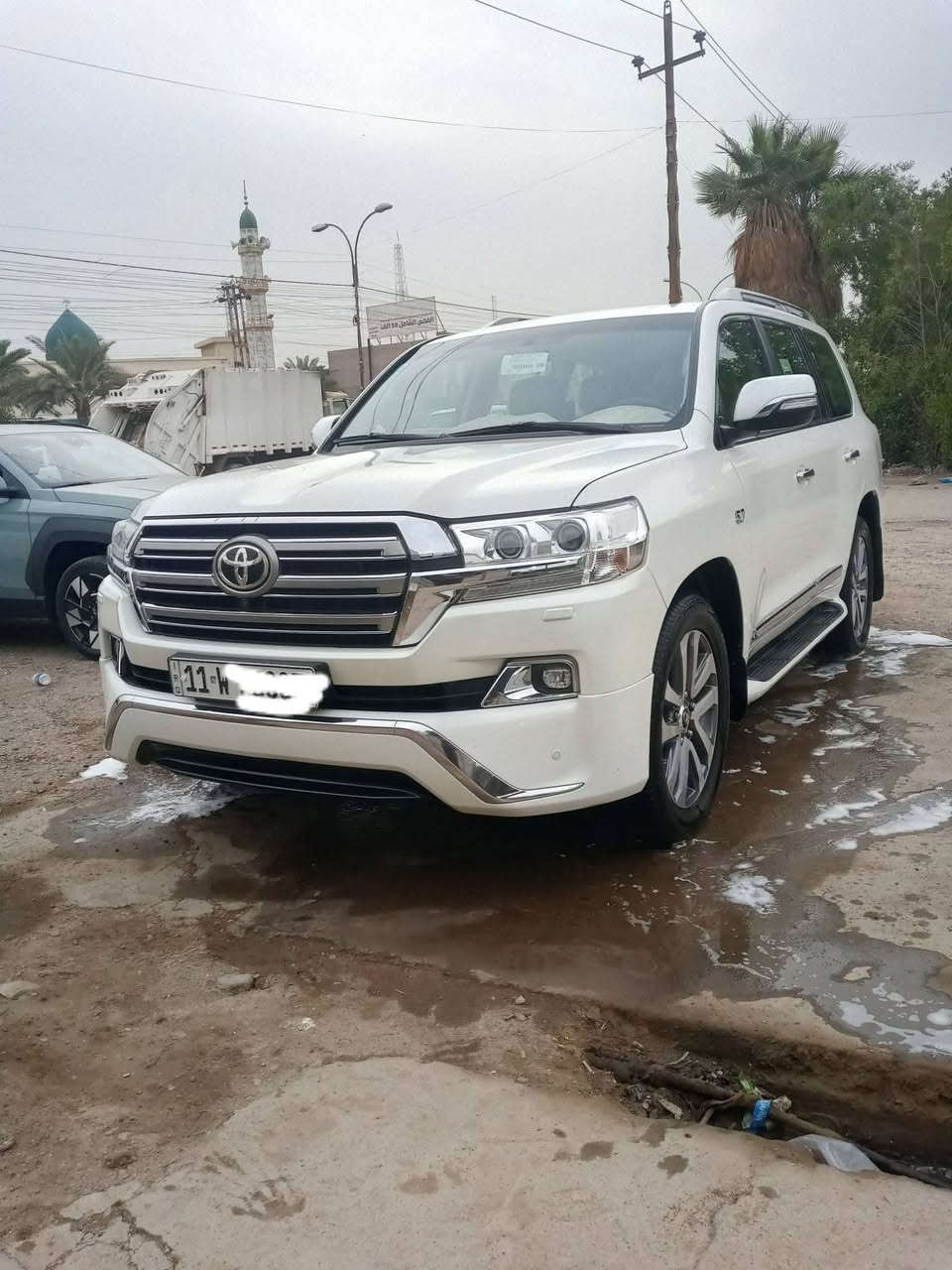 السلام عليكم ورحمه الله وبركاته 
شيخي العزيز هاي لكزس بس ما عليها عين 
تيوتا لاندكروزر موديل 2016 فئه VXS  ساز رقم بغداد بئسمي 
ماشيه 75 الف حقيقى وكاله بحاله الزيرو 
كفاله عامه حتى دعاميات من الصبغ وتبديل 
بيه بي دي ار بربع مال جنطه رصعه
وكم نقطه حالوب بل قماره وميطلعن اله سونار 
سياره كفاله من تاير لتاير من صبغ تبديل سياره جديده على ايدي مستلمه ضامها 
جكات تصعد وتنزل 
محرك5700 
داخل قرميدي احمر لكزس 
نضام سبورت 
نضام ايكو 
جنطه كهرباء 
مري كهرباء 
فتحه سلايت 
سماعات محيطه 
نقطه عمياء 
تشغيل عن بعد 
ثلاجه 
تلاث شاشات بيه خلفيات وأمامي 8 انج 
تحكم ستيرن فول 
ستيرن كهرباء 
حساسات أمامية وخلفية 
رادارات امامي وجانبي 
كاميرات 360 
رقم مميز 
سياره جديده كارتون حتى ارضياته بعدهن ممكعدهن 
زيرو وبل عافيه عل يأخذه 
مكانه الدوره

*********** 
السعر 490 مجال بسيط بلاش والله زيرو
