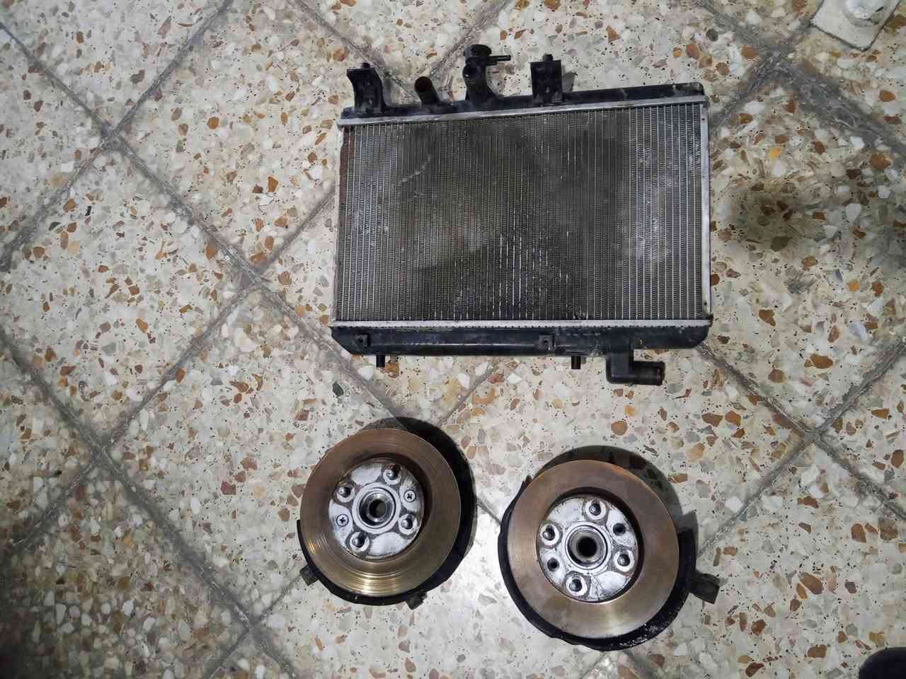 سلام وعليكم عندي غراض مال طيبه البيع مكاني بغداد حي  
جهاد سعرهن كلهن 75 الف 
***********
