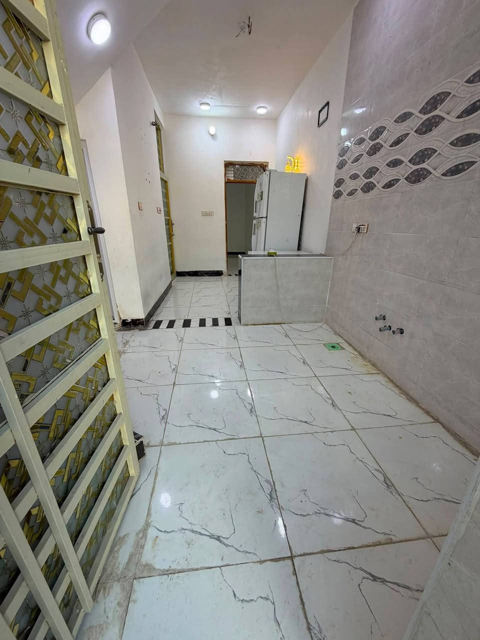 🏠 دار 50م – النجف الأشرف
📍 بصف السوك مقابل ملحق قرية الغدير عمود301
🧱 طابوق جمهور | 🏗️ سقف كونكريت
🛏️ غرفة + 🛋️ صالة + 🍳 مطبخ + 🚿 حمام + 🌤️ منور كامل +حجر درج+ خط مؤيد+ جاهز البيت +للسكن+
💰 20وبي مجال   قابل للتفاوض
📞 ***********2
