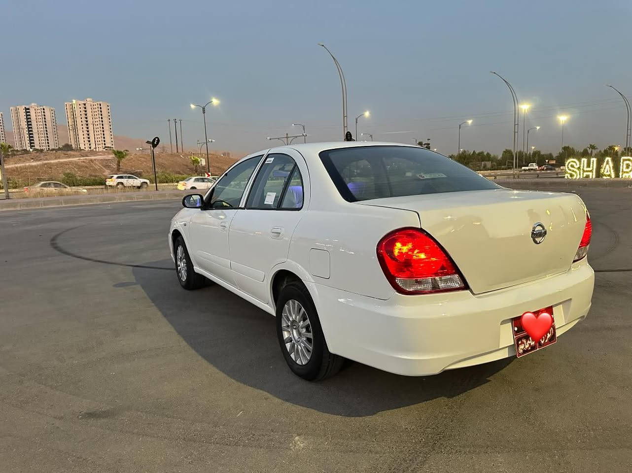 بەناوی خوا نیسان سەنی مۆدیل ٢٠١٢ تەکسی بوە کراوەتەوە بە خسوسی سەیارەکە زۆر جوانەوماڵی دۆستە گیڕومەکینەوتەقەوڕەقە و تەبریت بەشەرتە زۆر زۆر جایزە هیچ هیچی پیوە نیە نەشان نە سەقف نە پیش دواکەی قرچئکی هەیەو تەواو  مشتەریت تیل بکە لەگەل ڕیزما 
***********
***********
