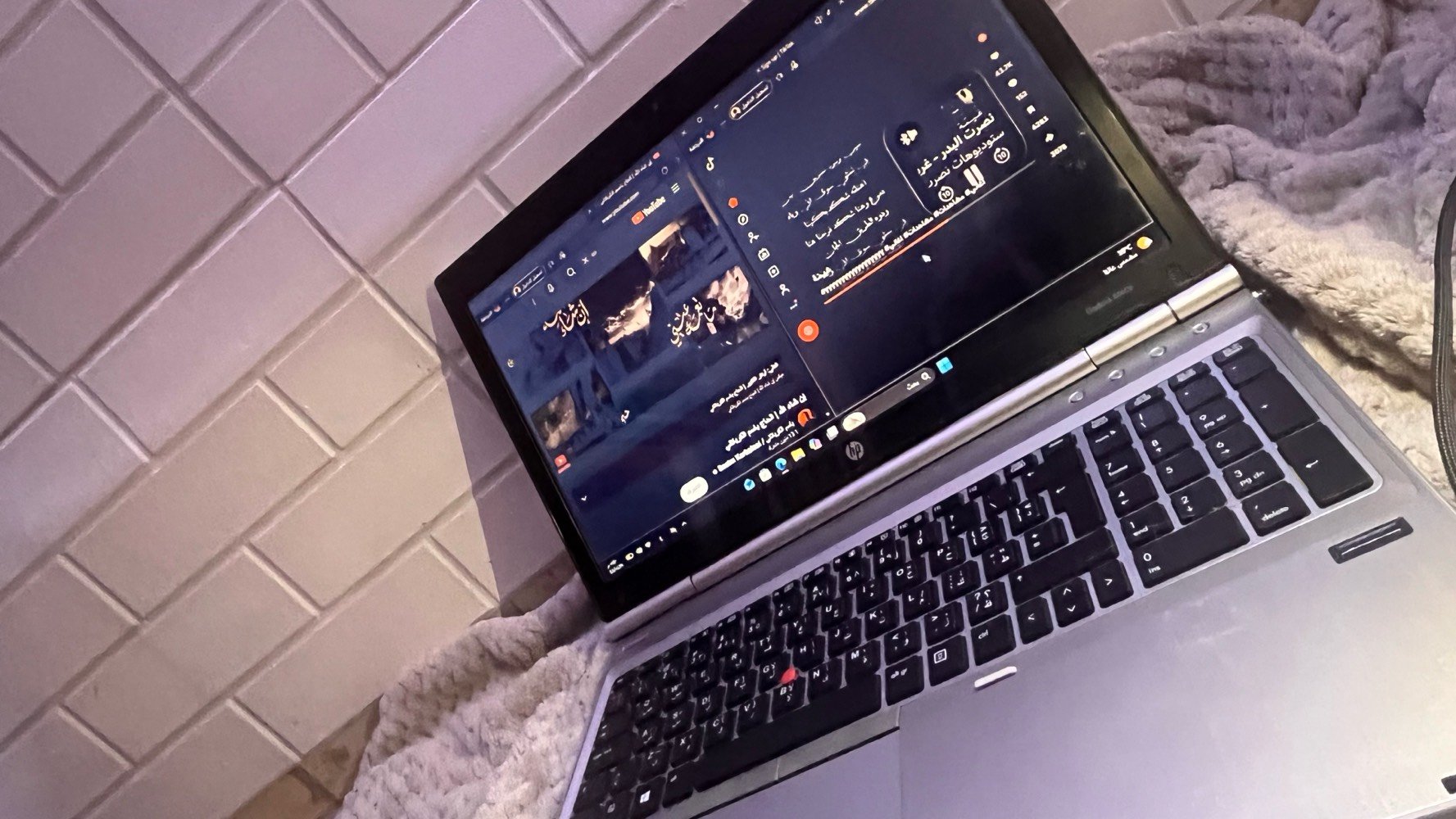HP EliteBook 8560p i7 | SSD 220GB | AMD 2GB | بطارية وشاحن جديد | كامل الملحقات

للبيع لابتوب HP EliteBook 8560p بحالة جيدة ومناسب للدراسة، التصفح، والأعمال اليومية.

🔹 المواصفات:

* المعالج: Intel Core i7-2620M 2.70GHz
* الرام: 4GB
* التخزين: SSD 220GB تقريبًا
* كرت الشاشة: AMD Radeon 2GB
* النظام: Windows 11 Pro 64-bit
* الشاشة: 15.6 إنچ
* نظافة الجهاز: 80%

🎁 الملحقات:

* 🔋 بطارية جديدة
* 🔌 شاحن جديد
* 🎒 جنطة
* 🖱️ ماوس

⚠️ ملاحظة: السماعات الداخلية لا تعمل بسبب قطع سلك الواير، ويمكن استخدام سماعة خارجية أو بلوتوث.

📍 الموقع: البصرة
💰 السعر: 100,000 دينار قابل للتفاوض بالمعقول