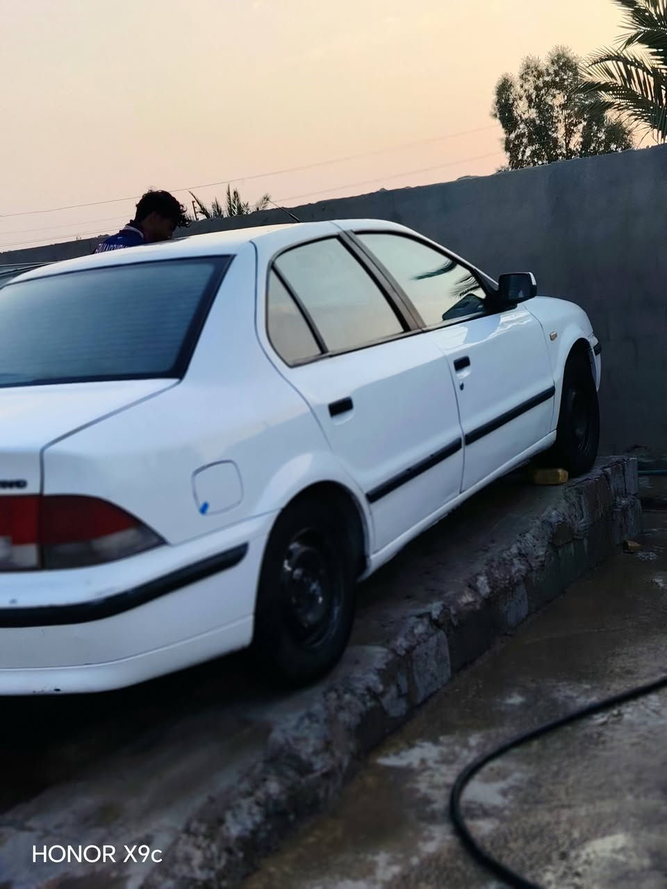 سلام عليكم سمند مديل 10
سياره خير من الله الحدايديه خير من الله 
تبريد مفول محرك مكفول الگير خير من الله تخم تاير كهرابيات كلهن شغالات وسعر 40
وبيهه مجال  ***********

نص مكتوب في الصور:
- HONOR X9c