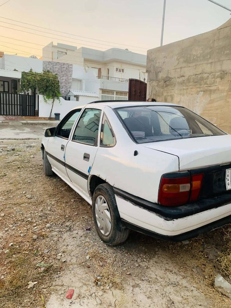 بەناویی خوایی گەورە و میهرەبان 
ئەم ئۆپڵە بۆ فرۆشتن    مۆدیلی 1991  
مەکینە 20     گێڕ عادیی    سڵایدە      سەیارەکە ماڵی مەدەنی بەشەرتە  سەیارەکە ئی ماڵانە مشکیلەیی نیە کارەبایی هەموویی ئیش دەکات   
شوێن ڕانیە 
نرخ: 10 گەڵا و محامەلە 
ژ.م:*********** رانية, السليمانية
