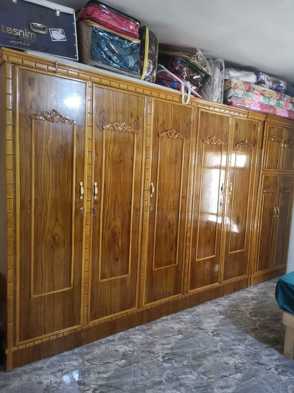 غرفة نوم استعمال بسيط شهرين محتاج واريد ابيعهه سعرهه مليون وميتين وبيهه مجال غرفه تسكام  الاتصال عله هاذه الرقم ***********
