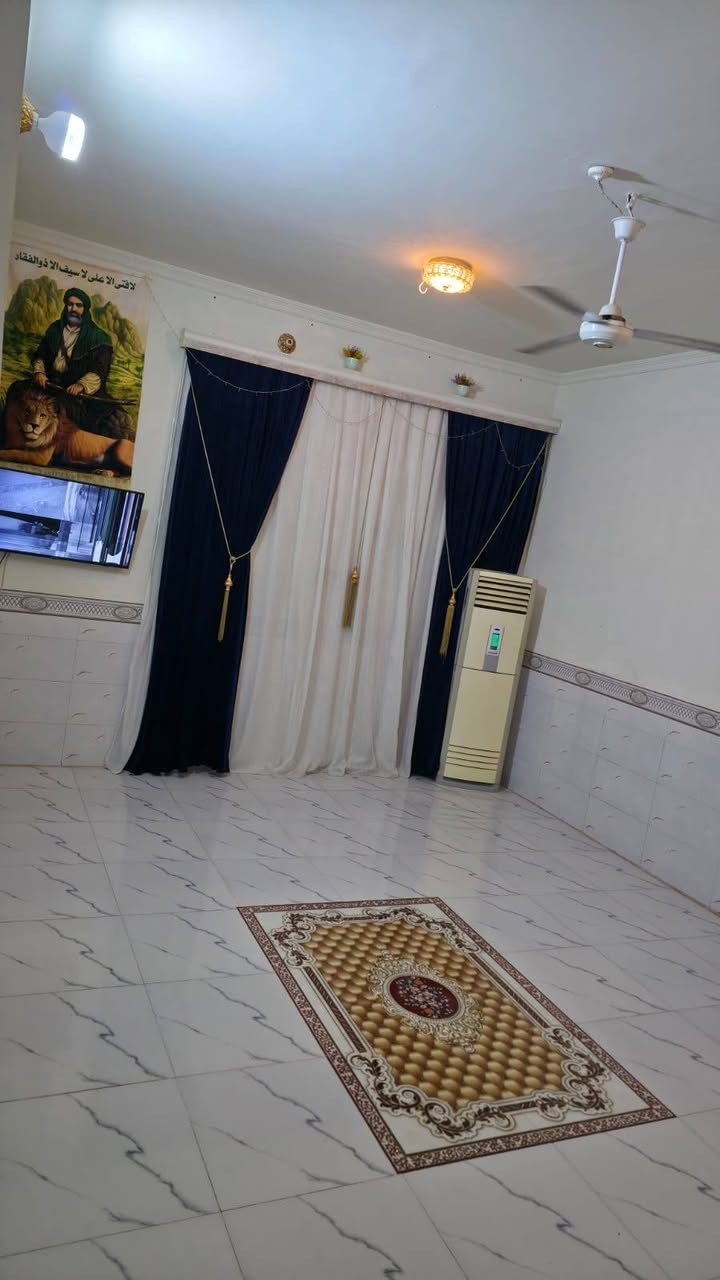 بيت للبيع مساحه 175م وجه 8م حي الشهداء مومن قريش قرب القاضي سعره 100مليون لتراصل ***********
