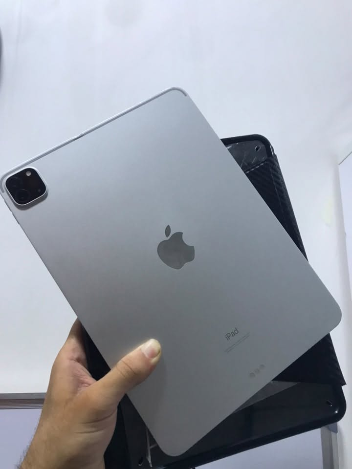 IPAD 11 PRO  الجيل الثالث🔥
النضيف وصل فقط بي فطر صغير بالكامره مامبين ولامأثر  نضافه ٩٥٪؜ بطاريه ثمانينات جهاز مال بيت  ذاكره ١٢٨ مع كفر وشاحنه بدون كرتون بسعر  مناسب ٥٠٠ وبي مجال بسيط 

 متوفر توصيل  

واتساب ***********  او علق وادخلك
