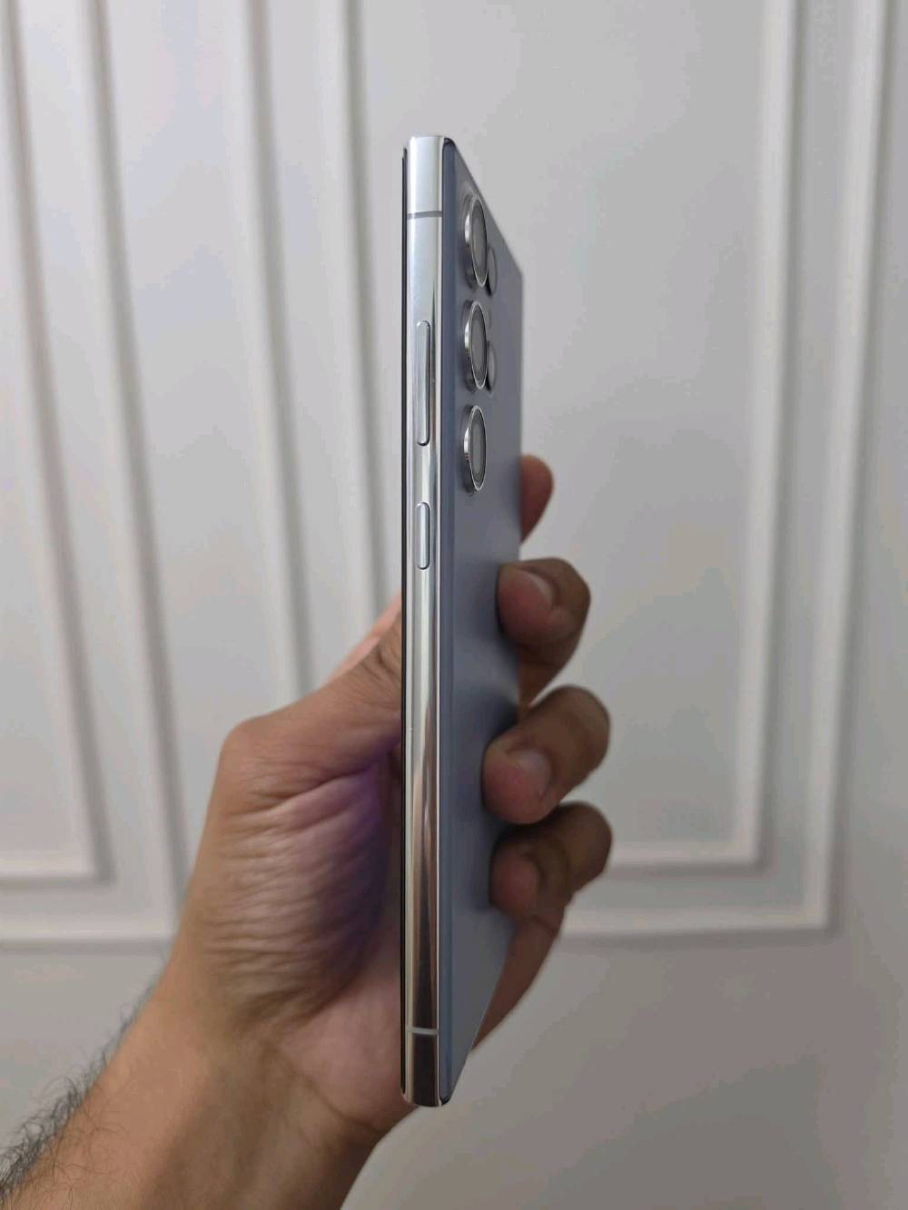خوش جهاز وقوي ماركه معروفه سعره مناسب ال 
samsung s22 ultara 5G 
s22 الترا 
سيم كرت مع شربحه الكترونيه ذاكره 256 بسعر 750
دبل سيم كارت ذاكره 256 بسعر 630 الف
دبل سيم كارت ذاكره 512 بسعر 700 الف
دبل سيم كارت ذاكره 128 بسعر 560 الف
سيم كارت مع شريحه الكترونيه ذاكره 128 بسعر 550 الف
بااختصار 
الشاشه اموليد تحديث 120 هرتز 
المعالج: Snapdragon 8 Gen 1 (أو Exynos 2200 
الكاميرا 108 ميكا بكسل الاماميه 40 ميكا بكسل
البطارية: 5000mAh تدعم الشحن السريع بقدرة 45W.
المميزات: قلم S Pen مدمج، مقاومة للماء والغبار IP68، ودعم شبكات 5G. 
بغداد زيونه ربيعي قرب مجمع البركه 
جمله ومفرد متوفر توصيل 
***********