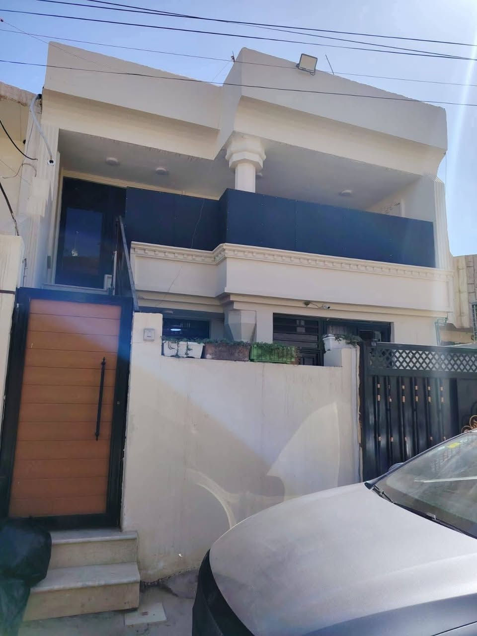 بيت للبيع ملك صرف قرب اسواق زاهر وابو مخلص المساحة الكلية ١٧٠ متر طابقين  يحتوي على غرف نوم 2 وهول عدد 1 واستقبال 2 وصحيات غربي 2 وشرقي 2 حمام عدد 2 مطبخ حراري عدد ا ومطبخ بارد عدد 2 ملاحظة البيت يباع من غير الأغراض السعر 170 مليون وبيه مجال قليل للاستفسار او الاتصال ***********

